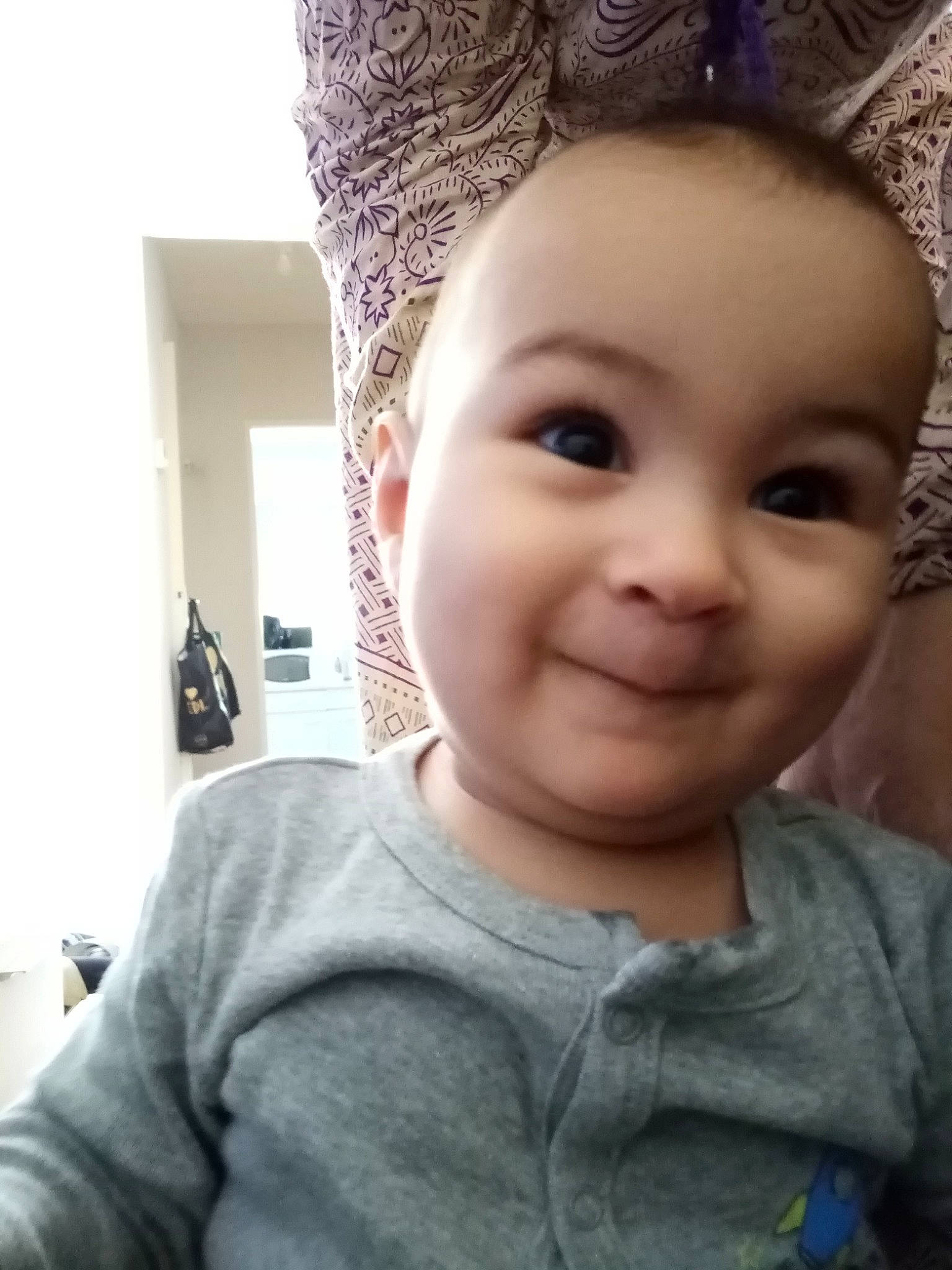 Ali a rejoint le concours — aidez-le/la à gagner de superbes lots ! baby, cap, cheek, clothing, eyebrow, eyelash, fashion_accessory, forehead, fun, happy, hat, iris, joy, lip, nose, person, selfie, skin, smile, t_shirt