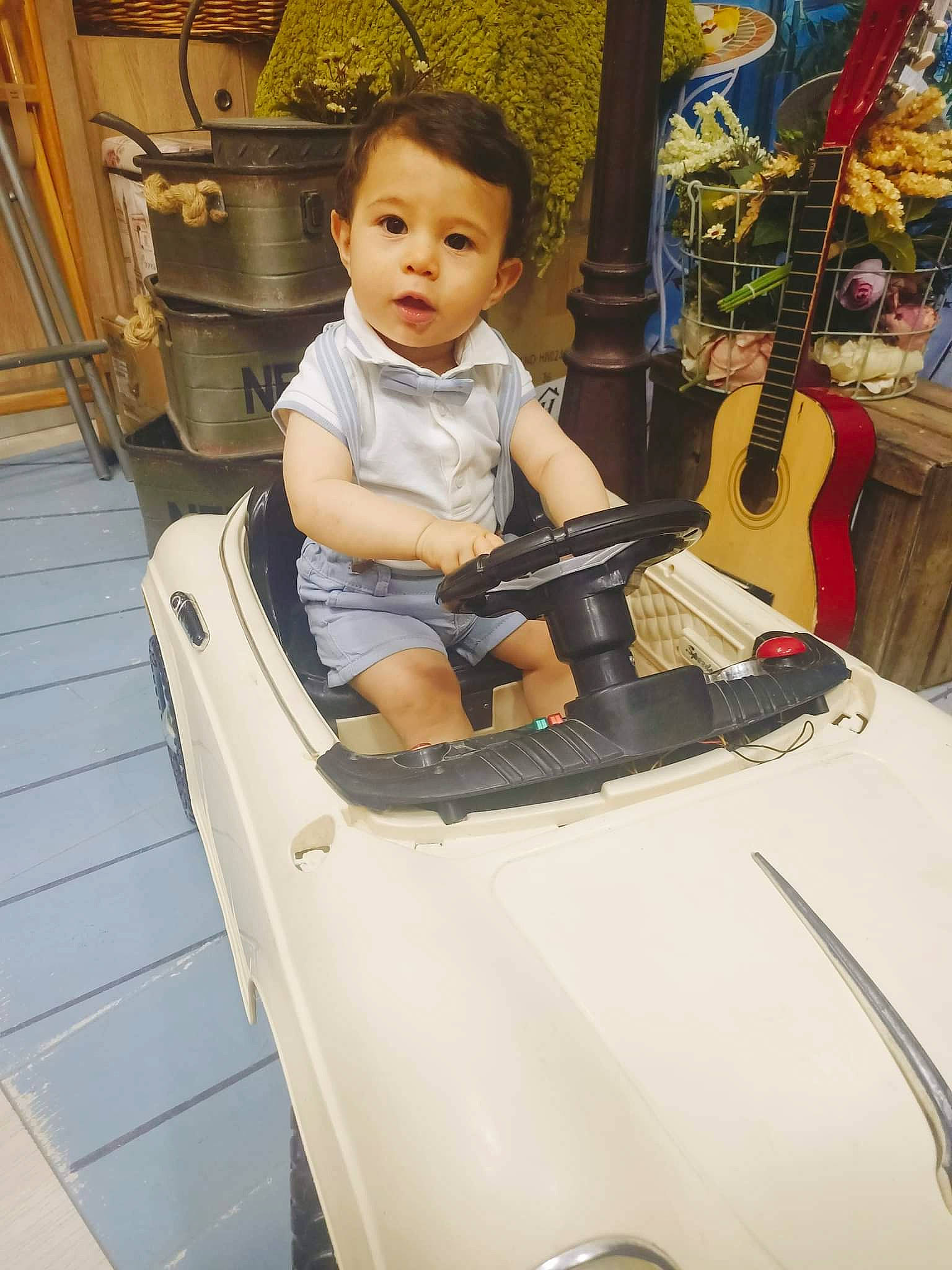 Nessim participe au concours pour gagner de l'argent avec cette photo : automotive_design, automotive_exterior, automotive_lighting, automotive_window_part, baby, baby_carriage, baby_products, baby_toddler_clothing, child, fender, hood, motor_vehicle, musical_instrument, person, sitting, tire, toddler, vehicle, vehicle_door, wheel