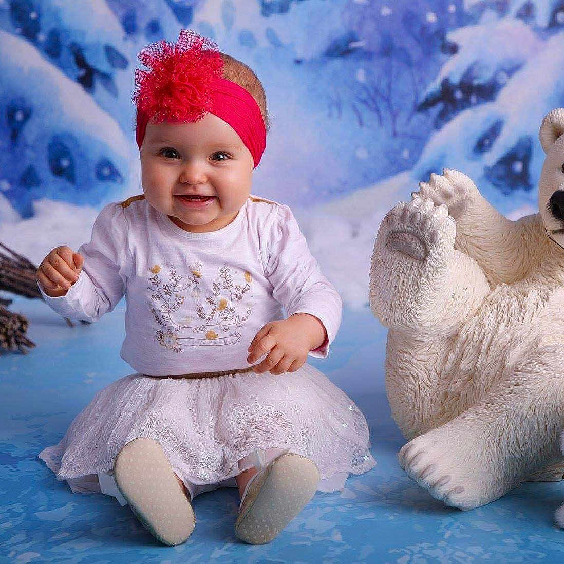 Livia participe au concours pour gagner de l'argent avec cette photo : arctic, child, fun, girl, infant, joy, person, smile, snow, toddler, winter