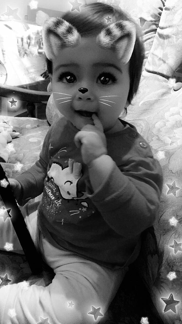 Samira participe au concours pour gagner de l'argent avec cette photo : black, black_and_white, child, emotion, eye, face, girl, head, human, infant, monochrome, monochrome_photography, organ, person, photograph, photography, portrait_photography, smile, snapshot, toddler