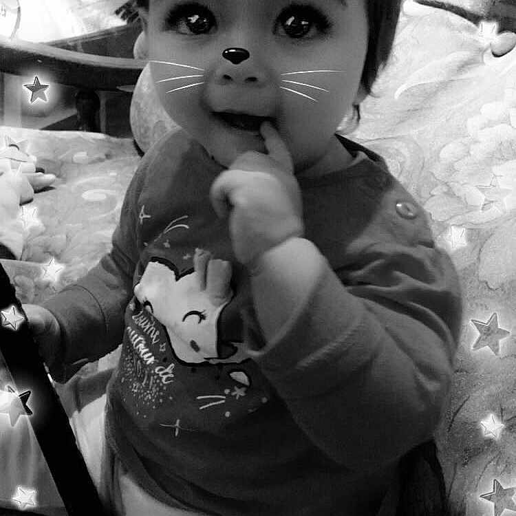 Samira participe au concours pour gagner de l'argent avec cette photo : black, black_and_white, child, emotion, eye, face, girl, head, human, infant, monochrome, monochrome_photography, organ, person, photograph, photography, portrait_photography, smile, snapshot, toddler