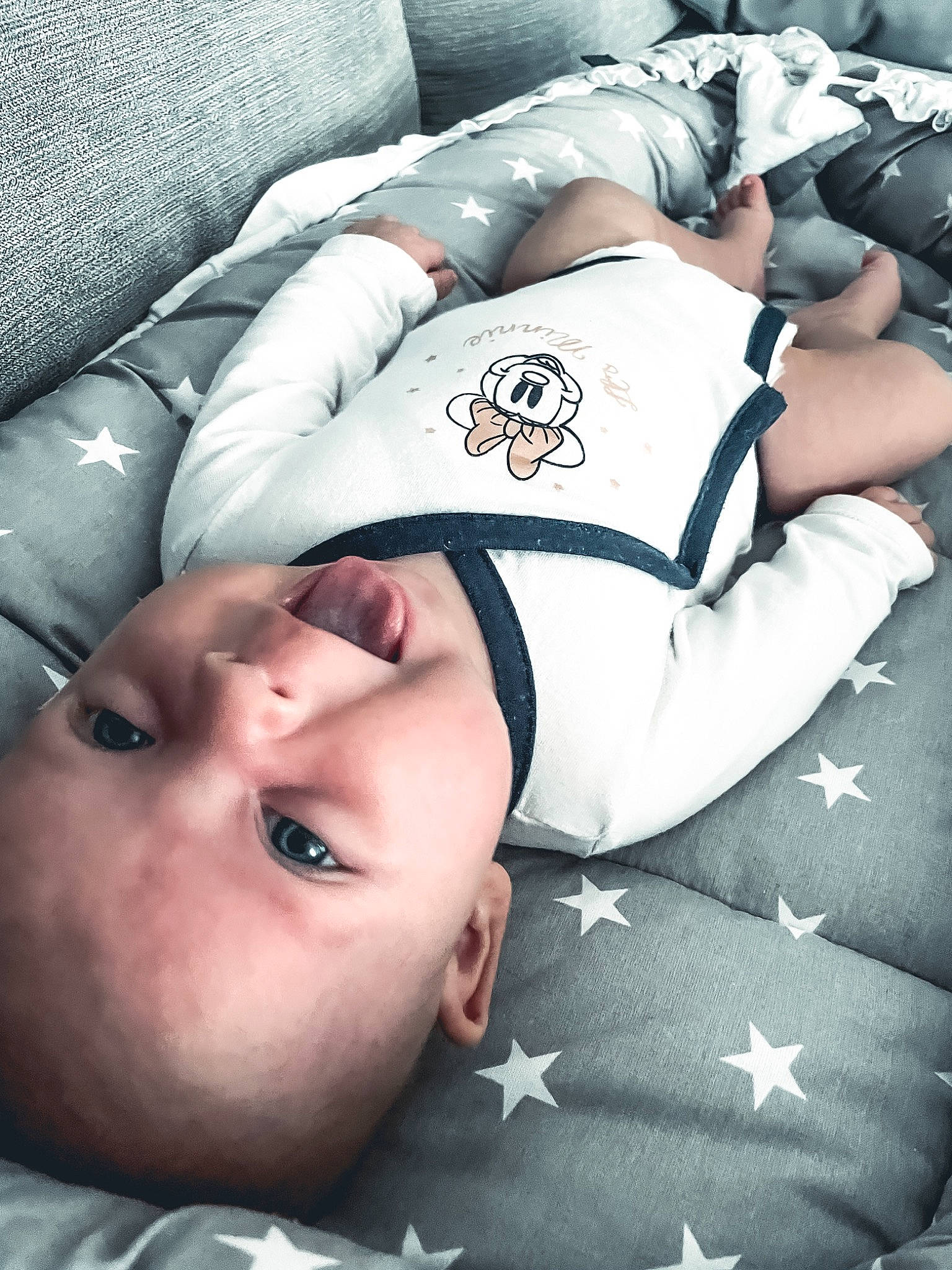 Giulia participe au concours pour gagner de l'argent avec cette photo : baby, baby_toddler_clothing, bedtime, cheek, child, comfort, cool, elbow, eyelash, flash_photography, happy, linens, nap, pattern, person, portrait_photography, room, sleep, sleeve, toddler