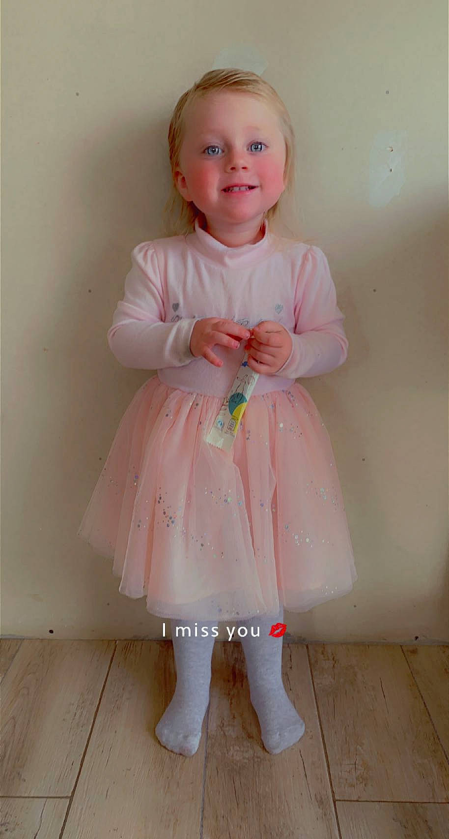 Hamalya participe au concours pour gagner de l'argent avec cette photo : arm, baby, baby_toddler_clothing, cheek, day_dress, dress, embellishment, face, iris, joy, magenta, neck, one_piece_garment, outerwear, pattern, person, pink, skin, sleeve, smile