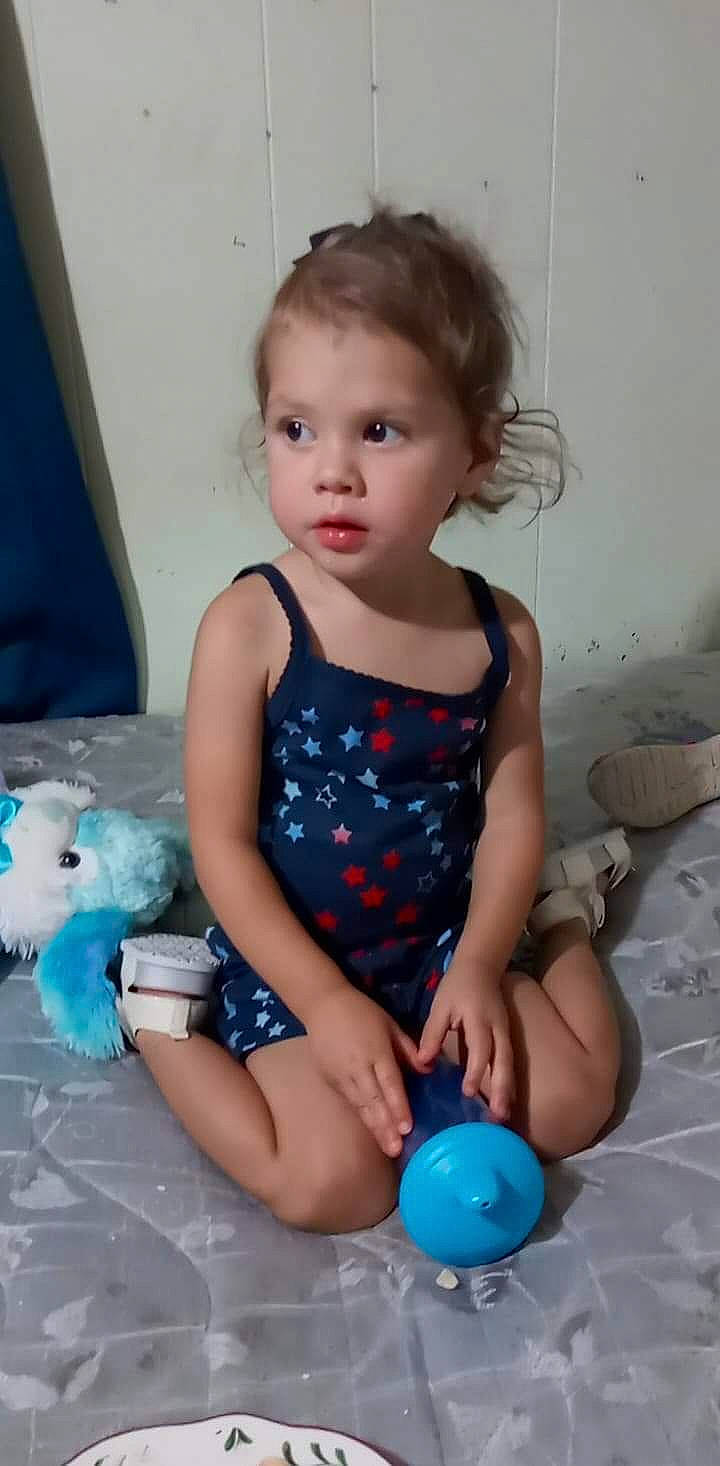 Daisykate is registered to the contest to win money with this photo: active_tank, arm, baby_toddler_clothing, blue, child, electric_blue, face, fun, hairstyle, happy, head, human_body, human_leg, iris, knee, leg, person, sleeve, thigh, toddler