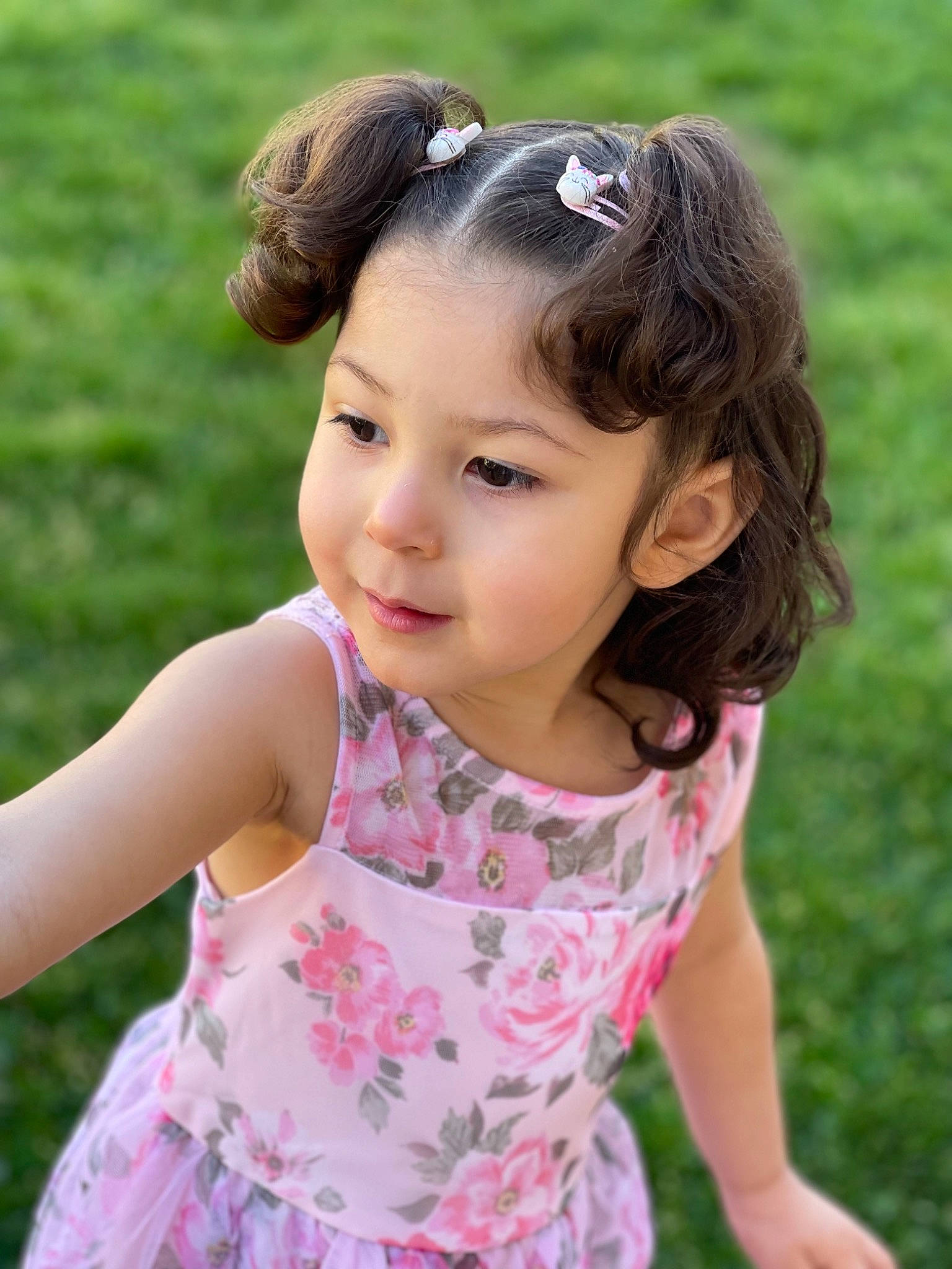 Aviannah is registered to the contest to win money with this photo: baby_toddler_clothing, beauty, eye, face, goggles, grass, grass_family, hair, hairstyle, happy, lip, neck, people_in_nature, person, photograph, pink, skin, sleeve, sunglasses, toddler