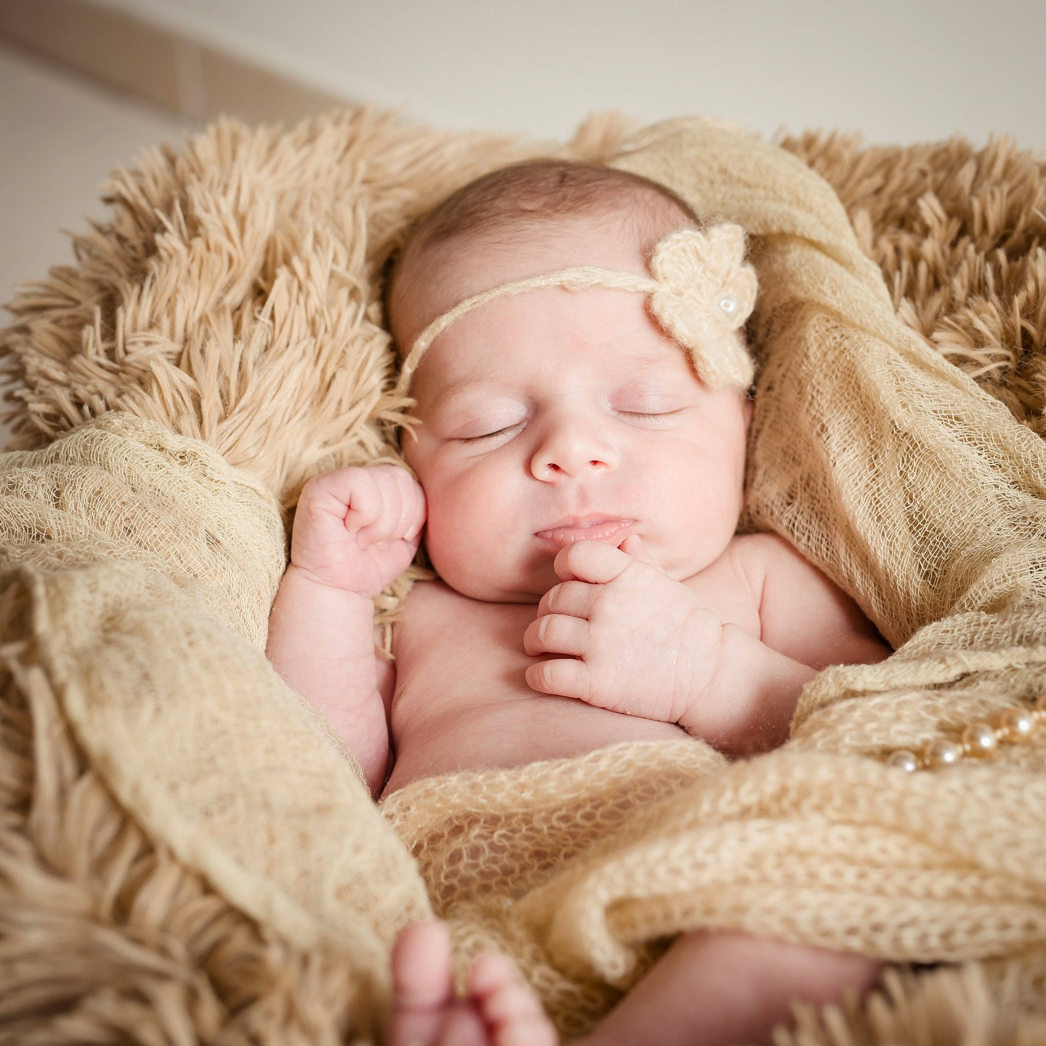 Ines participe au concours pour gagner de l'argent avec cette photo : baby, baby_sleeping, birth, cheek, child, close_up, comfort, eye, fur, hand, headgear, nap, nose, person, photograph, photography, pink, portrait_photography, skin, sleep