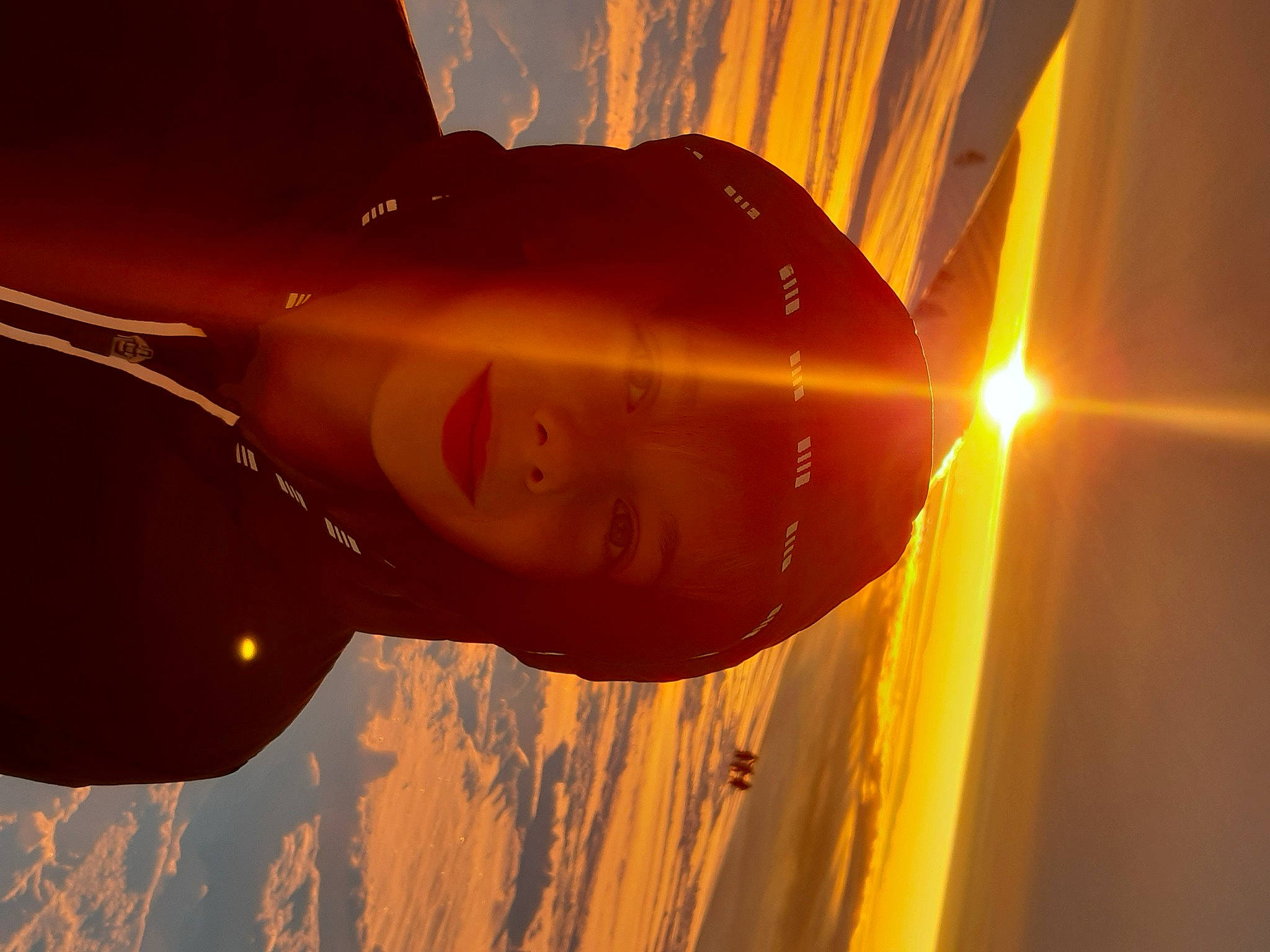 Nathan participe au concours pour gagner de l'argent avec cette photo : astronomical_object, automotive_lighting, backlighting, eyewear, flash_photography, fun, happy, heat, lens_flare, light, orange, people_in_nature, person, sky, sun, sunglasses, sunlight, sunrise, sunset, tints_and_shades