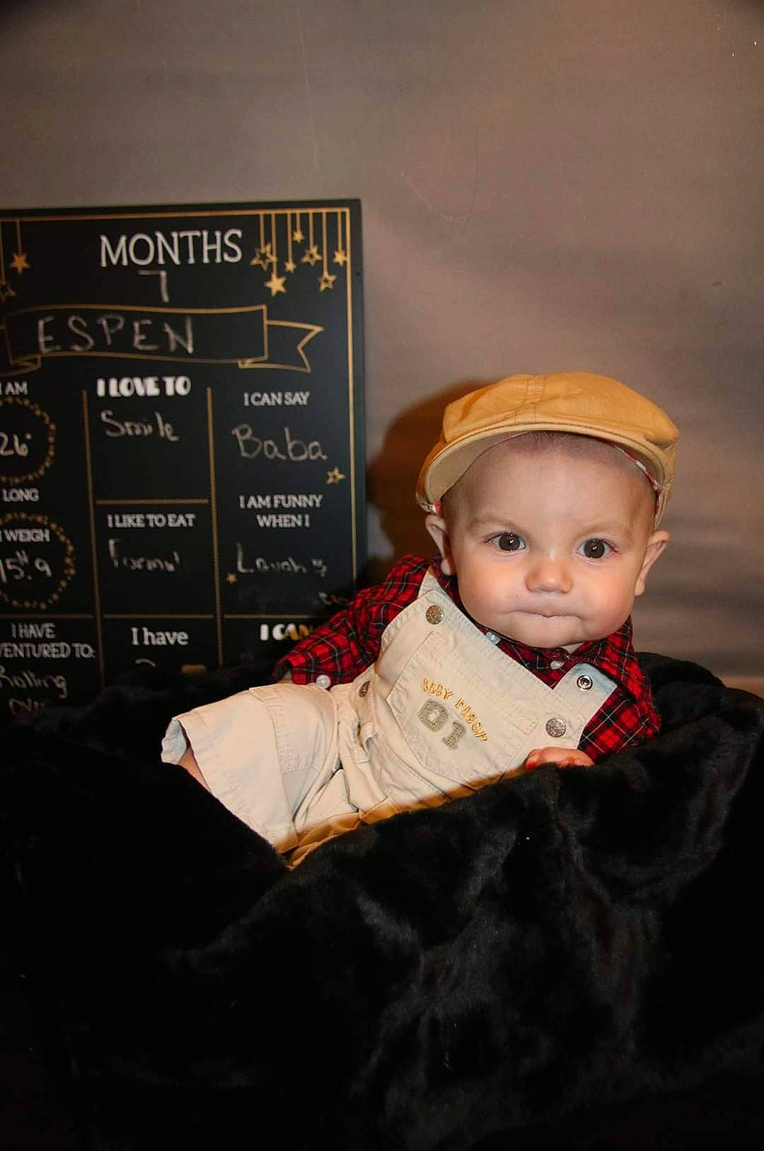 Espen is registered to the contest to win money with this photo: art, baby, baby_toddler_clothing, blackboard, chalk, cheek, child, costume_hat, fashion_accessory, flash_photography, font, hat, headgear, illustration, person, portrait_photography, room, sitting, toddler, wood