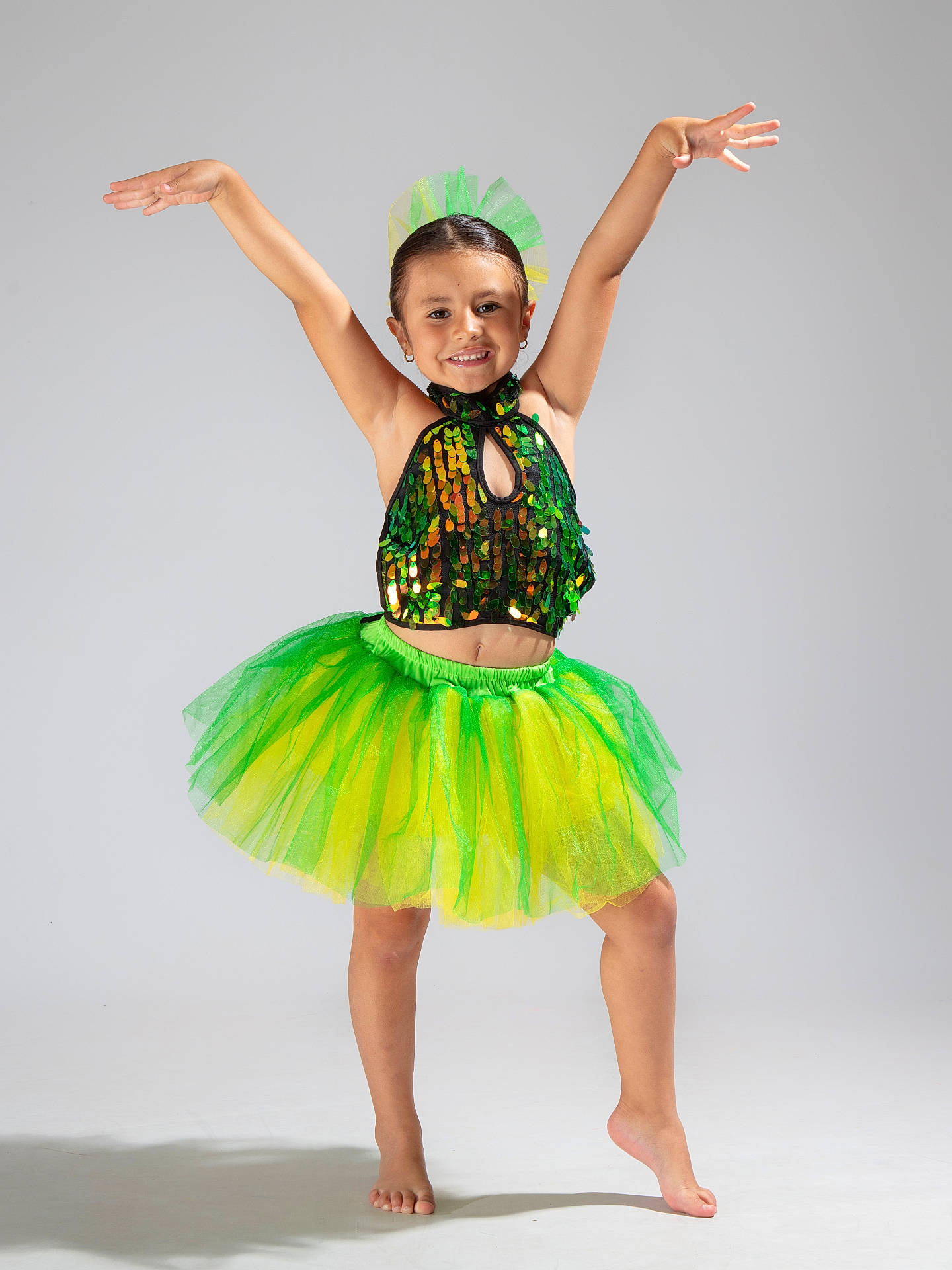 Neyla participe au concours pour gagner de l'argent avec cette photo : ballerina, ballet, blouse, bodypart, child, clothing, costume, dancepose, dancing, dress, face, female, finger, girl, hand, head, leisureactivities, performer, person, skirt