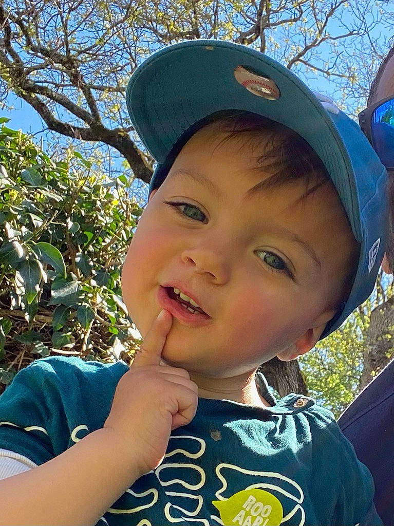 Zack a rejoint le concours — aidez-le/la à gagner de superbes lots ! baseball_cap, blue, cap, electric_blue, eyebrow, eyelash, fun, grass, happy, hat, headwear, jaw, leisure, lip, neck, person, recreation, sky, smile, sun_hat