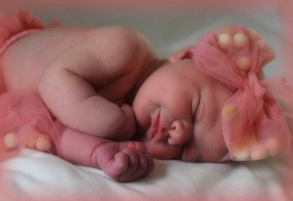 Layla is registered to the contest to win money with this photo: baby, baby_sleeping, baby_toddler_clothing, bedtime, child, close_up, comfort, finger, flesh, foot, gesture, linens, nail, peach, person, skin, thumb, toddler, toe, wrinkle