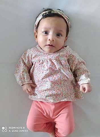 Ayanna participe au concours pour gagner de l'argent avec cette photo : baby, baby_toddler_clothing, brown_hair, cheek, child, child_model, clothing, head, outerwear, pattern, person, pink, sleeve, smile, toddler