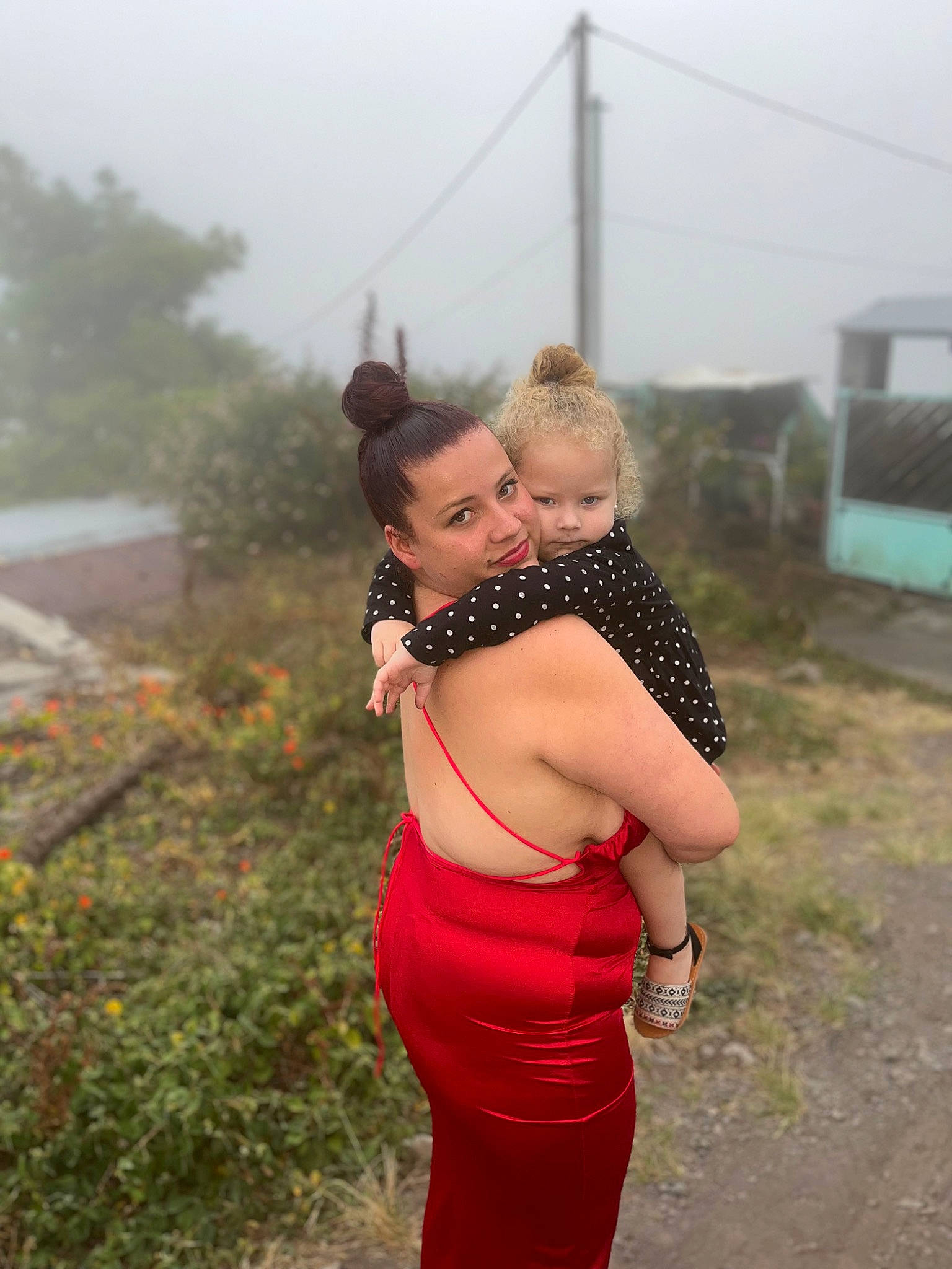 Mya participe au concours pour gagner de l'argent avec cette photo : abdomen, event, flower, fun, gesture, grass, grassland, happy, joy, landscape, leisure, magenta, people_in_nature, person, plant, shoulder, sky, smile, sportswear, standing