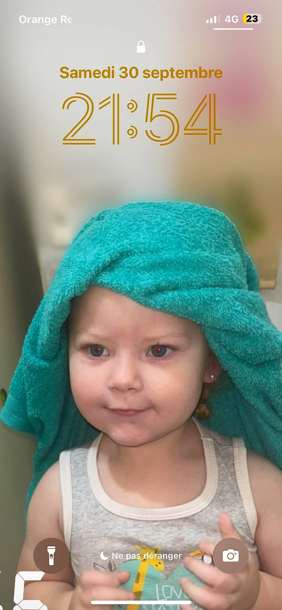 Mya a rejoint le concours — aidez-le/la à gagner de superbes lots ! art, baby_toddler_clothing, cap, clothing, cool, creative_arts, electric_blue, eye, fashion_accessory, happy, head, headgear, headwear, knit_cap, outerwear, pattern, person, photograph, textile, toddler