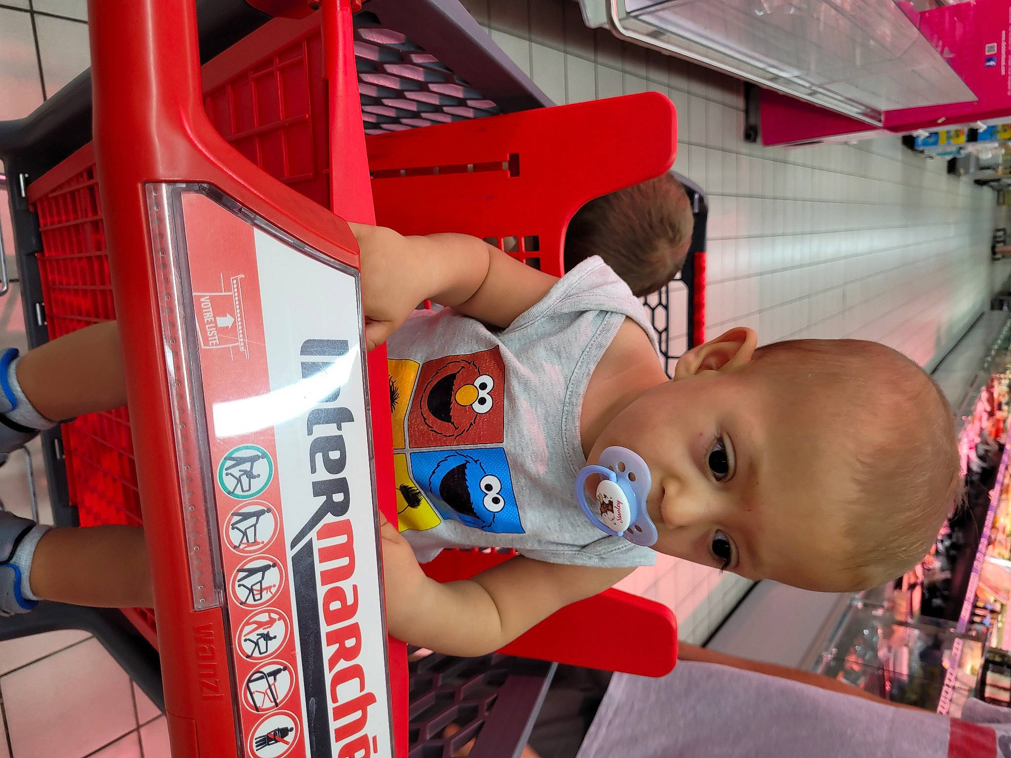 Stanley participe au concours pour gagner de l'argent avec cette photo : baby, baby_products, child, eyewear, fan, fun, happy, hat, leisure, person, play, product, recreation, room, shorts, t_shirt, toddler, toy, travel, vacation