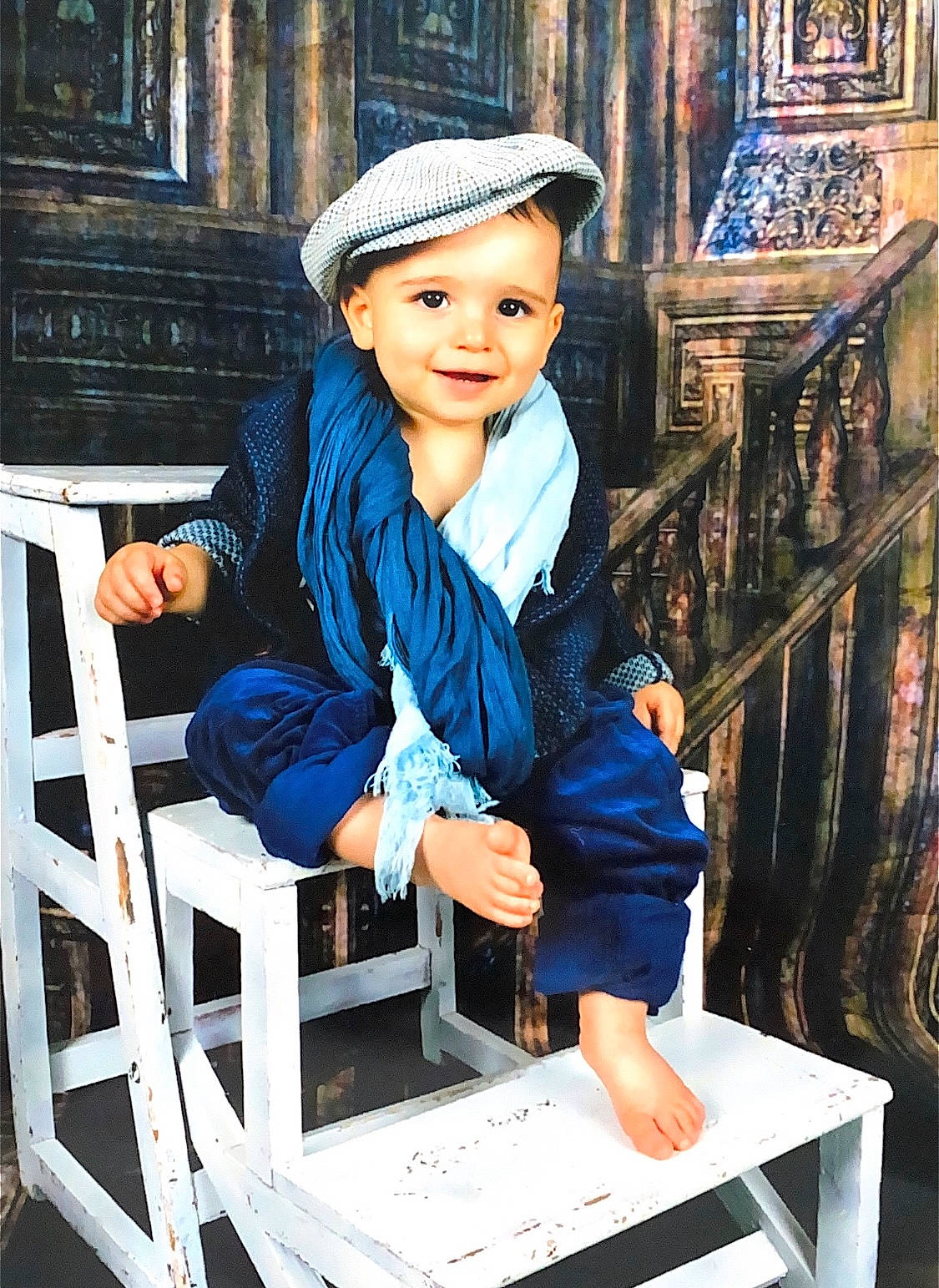 Jean Baptiste a rejoint le concours — aidez-le/la à gagner de superbes lots ! blue, child, denim, electric_blue, fashion_accessory, flash_photography, fun, headwear, human_leg, joy, leisure, outdoor_furniture, person, portrait_photography, product, scarf, sitting, smile, textile, toddler