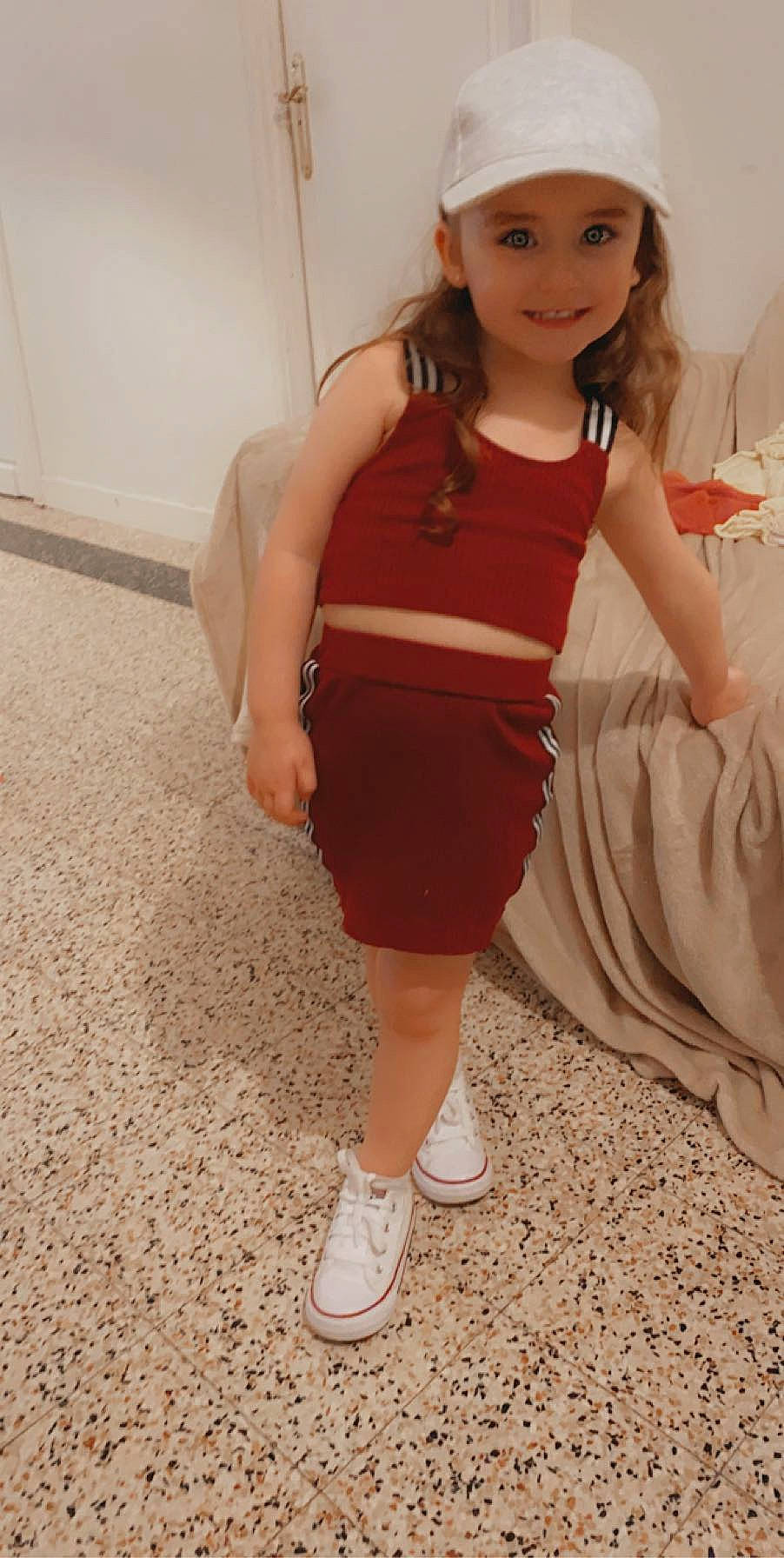 Inessa a rejoint le concours — aidez-le/la à gagner de superbes lots ! blond, brown_hair, child, child_model, clothing, dress, footwear, hair, headwear, human_leg, joint, joy, knee, leg, long_hair, person, shoe, shoulder, skin, standing