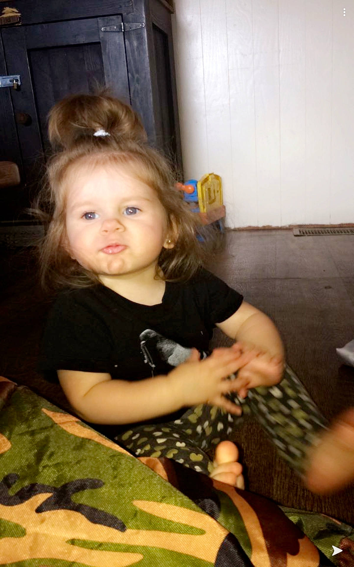 Adalena is registered to the contest to win money with this photo: child, person, sitting, smile, toddler