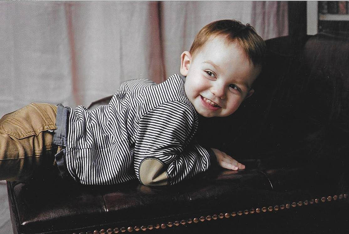 Antoine a rejoint le concours — aidez-le/la à gagner de superbes lots ! baby, cheek, child, eye, joy, person, photography, sitting, skin, smile, toddler