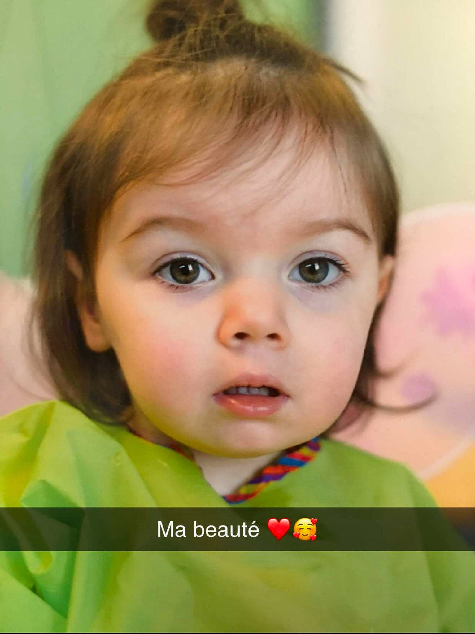 Mèlina a rejoint le concours — aidez-le/la à gagner de superbes lots ! baby, brown_hair, cheek, child, chin, close_up, eye, eyebrow, eyelash, face, facial_expression, forehead, hair, head, iris, lip, mouth, nose, person, skin