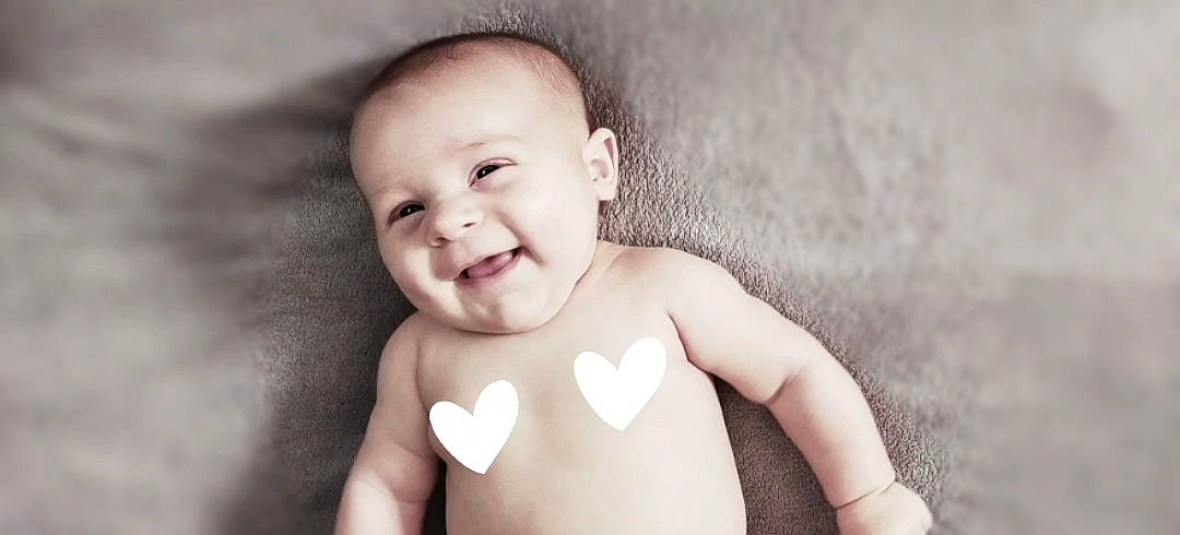 ézéline a rejoint le concours — aidez-le/la à gagner de superbes lots ! arm, baby, cheek, ear, eyebrow, eyelash, finger, flash_photography, gesture, hand, happy, head, human_body, iris, joy, lip, neck, nose, person, skin