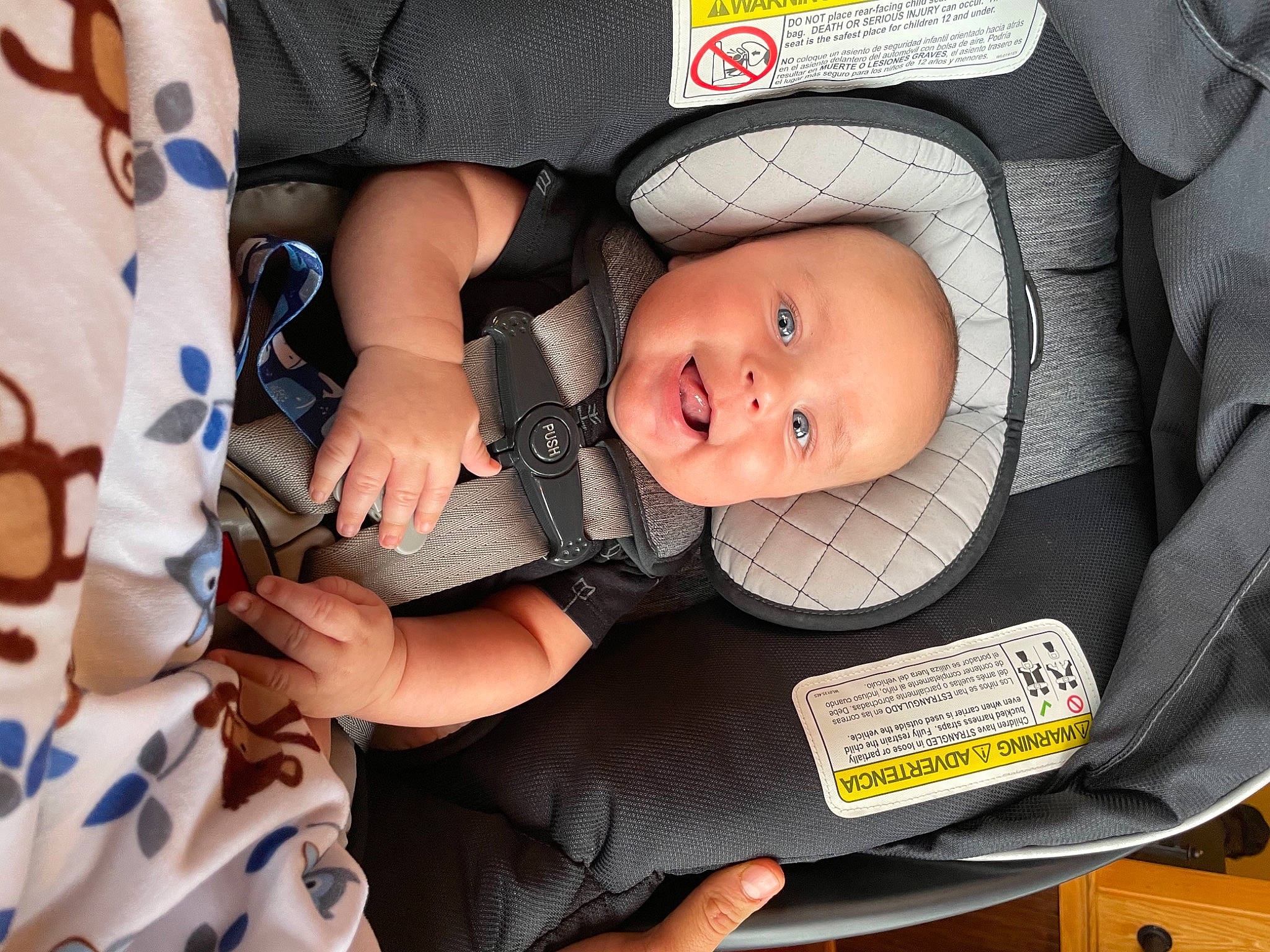 Hagen is registered to the contest to win money with this photo: baby, baby_carriage, baby_products, baby_safety, baby_toddler_clothing, car_seat, cheek, child, comfort, finger, fun, human_body, nail, pattern, person, sitting, sleeve, smile, thumb, toddler