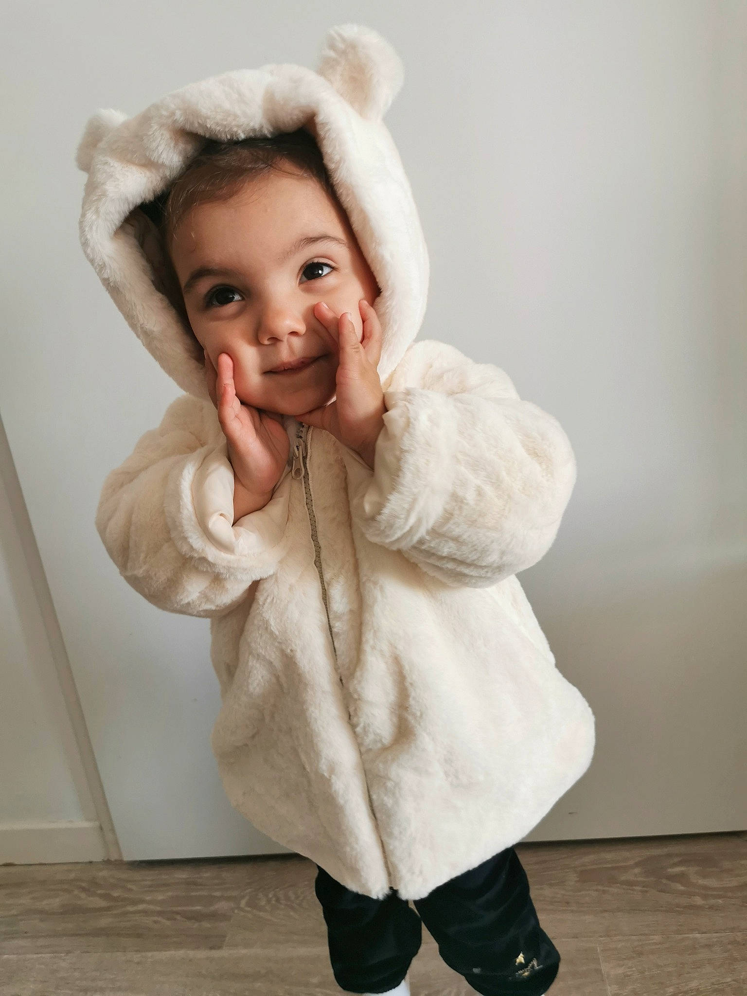 Nélia a rejoint le concours — aidez-le/la à gagner de superbes lots ! baby, baby_toddler_clothing, brown_hair, child, dress, fashion_accessory, flash_photography, fur, fur_clothing, gesture, happy, headgear, human_body, human_leg, lip, neck, outerwear, person, sleeve, smile