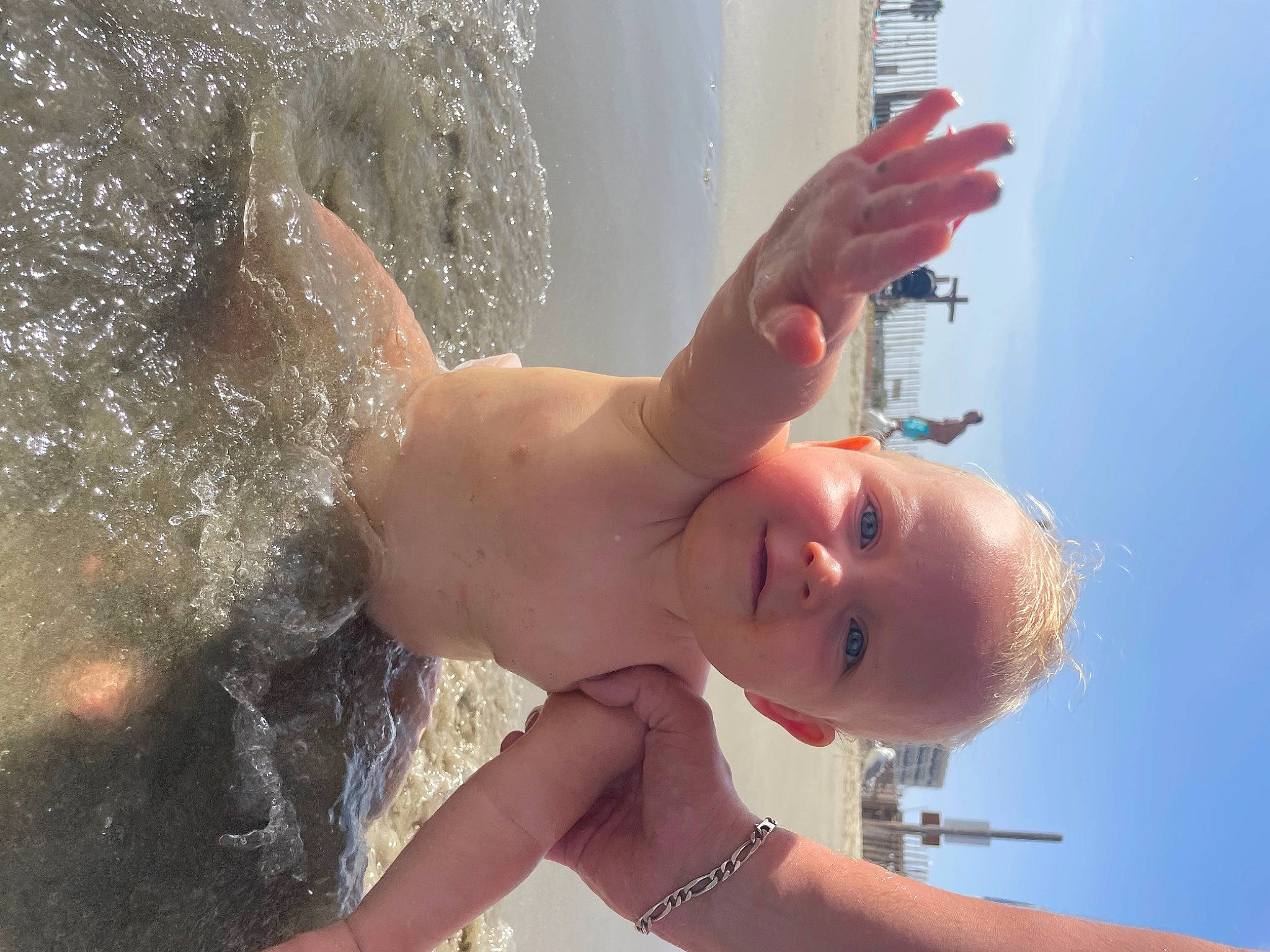 Shaïna a rejoint le concours — aidez-le/la à gagner de superbes lots ! abdomen, baby, barechested, bathing, beauty, chest, elbow, flash_photography, fun, happy, joy, leisure, nose, people_on_beach, person, skin, sky, smile, summer, swimwear