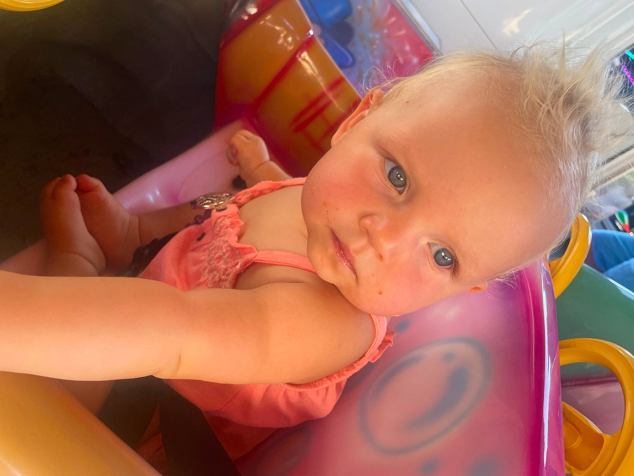 Shaïna a rejoint le concours — aidez-le/la à gagner de superbes lots ! baby, baby_playing_with_toys, baby_products, baby_toddler_clothing, baby_toys, bathing, cheek, child, eyelash, fun, happy, iris, leisure, mouth, nose, person, pink, play, skin, thumb