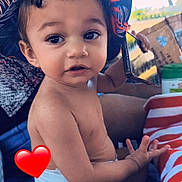 Malone Audet participe au concours pour gagner de l'argent avec cette photo : baby, child, hat, diaper, towel, blanket, outdoor, person, face, skin, hand, sitting, summer, sunhat, curious, expression, closeup, adult, phone, nature