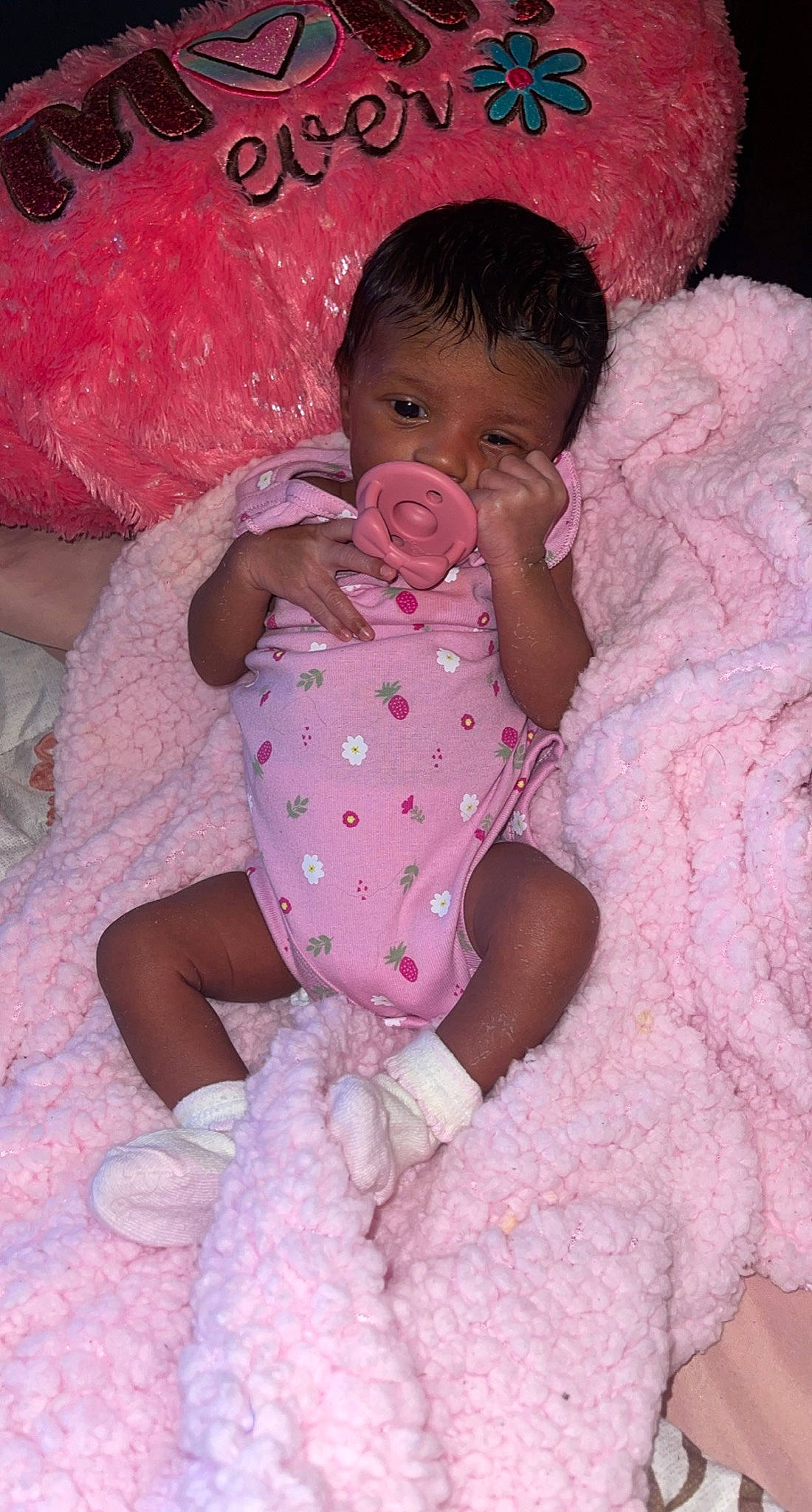 Londyn is registered to the contest to win money with this photo: arm, baby, baby_toddler_clothing, cheek, comfort, eye, face, finger, hand, head, iris, lip, mouth, nose, organ, person, pink, skin, sleeve, textile
