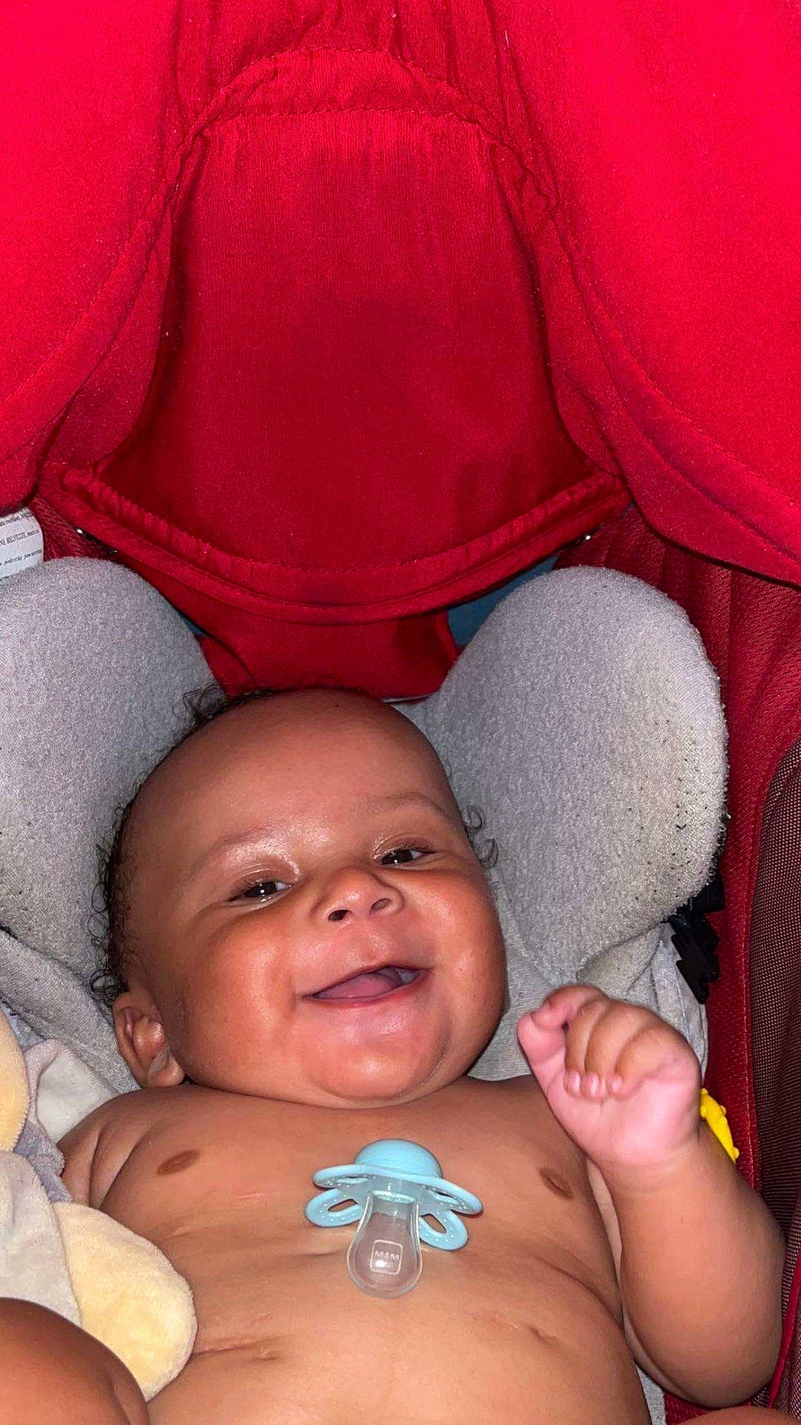 Walden participe au concours pour gagner de l'argent avec cette photo : baby, comfort, eye, facial_expression, finger, gesture, hand, happy, head, human_body, interaction, joint, leg, lip, mouth, nose, person, product, skin, smile