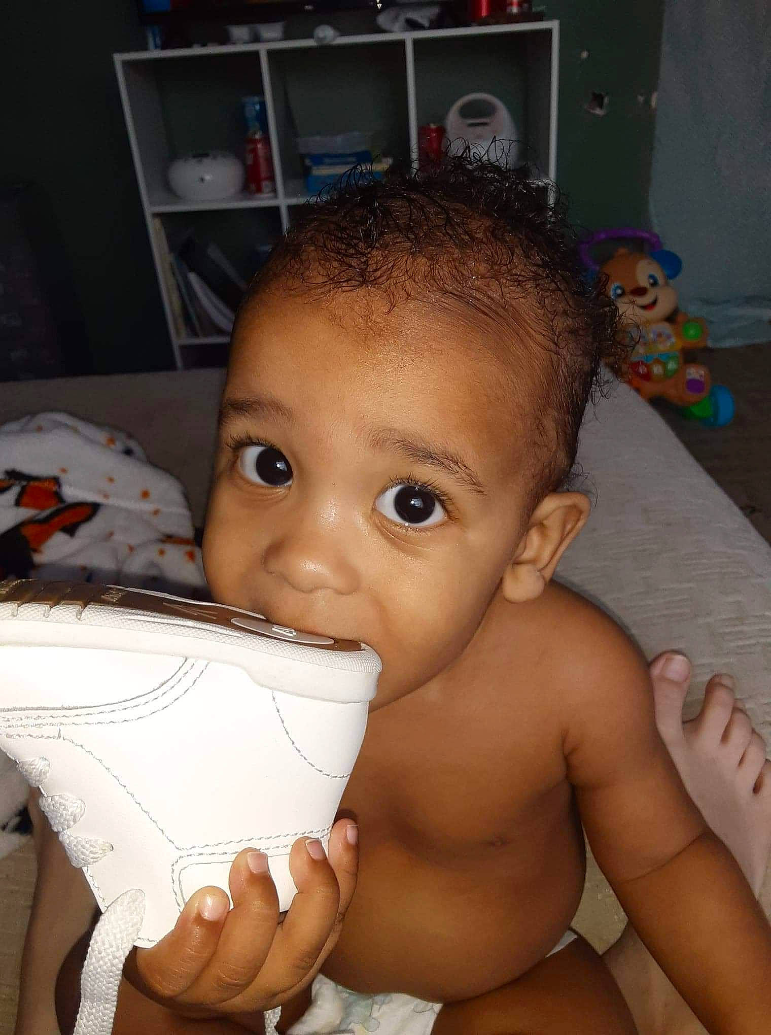 Ethan is registered to the contest to win money with this photo: arm, baby, cheek, ear, eye, eyelash, forehead, gesture, hand, head, human_body, joint, lip, mouth, muscle, neck, nose, organ, person, skin