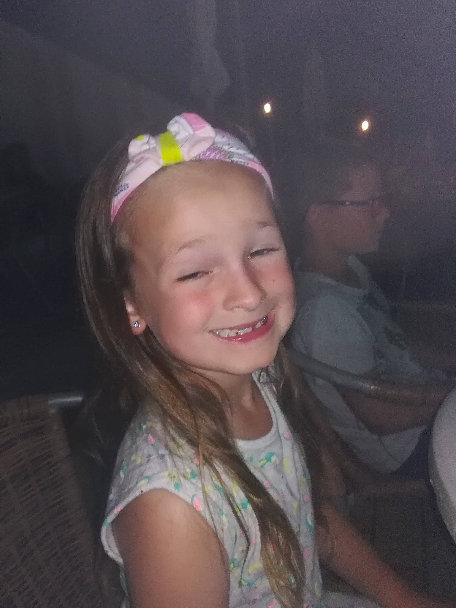 Coline a rejoint le concours — aidez-le/la à gagner de superbes lots ! child, ear, face, facial_expression, fashion_accessory, forehead, fun, hair, hair_accessory, happy, head, headband, headgear, headpiece, iris, joy, party, person, skin, smile