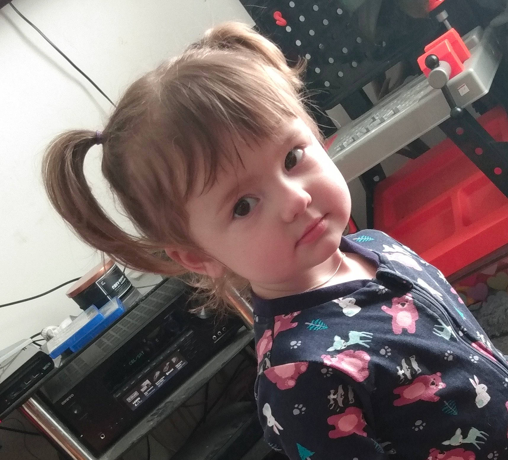 Abygaëlle participe au concours pour gagner de l'argent avec cette photo : audio_equipment, automotive_design, blue, cheek, electronic_device, entertainment, eye, finger, fun, hair, hairstyle, head, human, lip, mode_of_transport, people, person, product, skin, transport