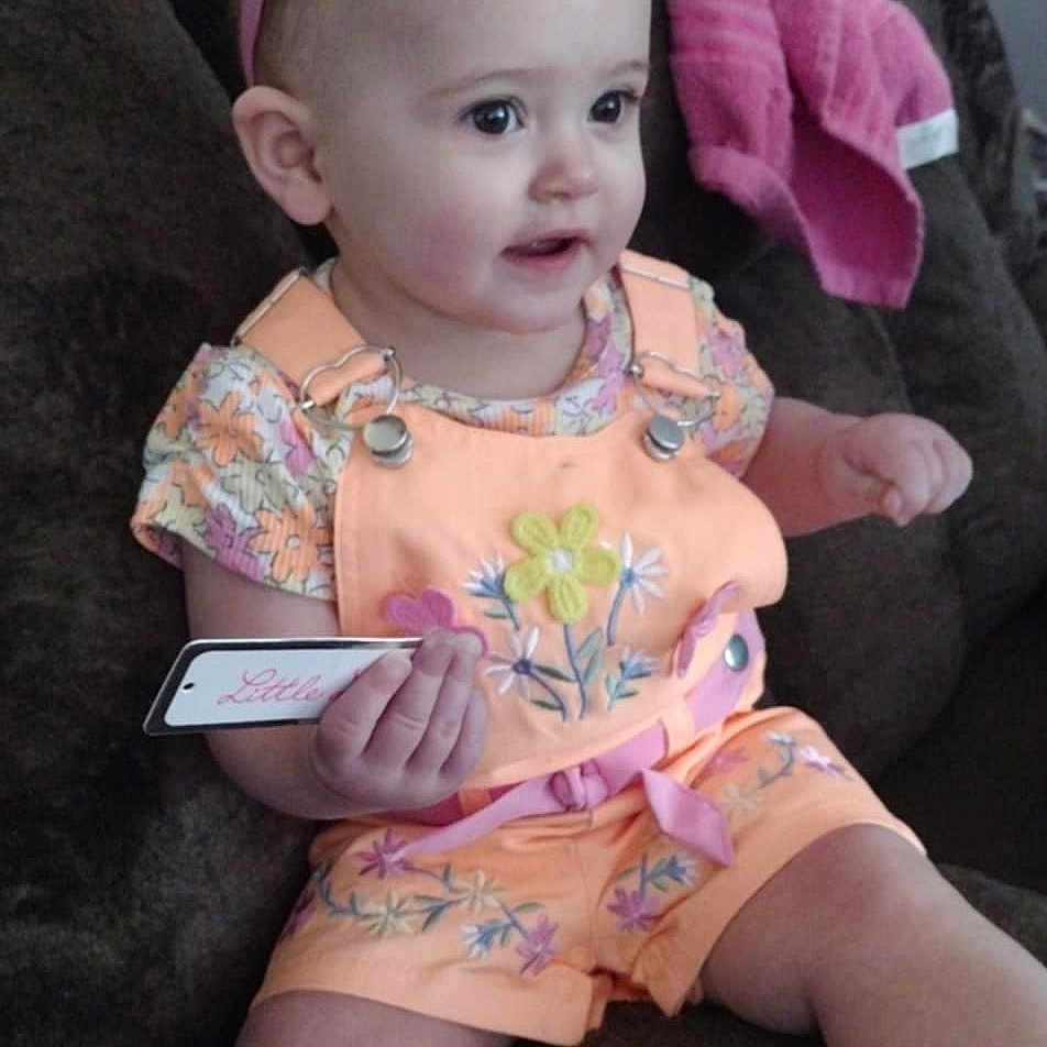 Serinetty is registered to the contest to win money with this photo: accessories, baby, clothing, couch, cushion, cutlery, face, furniture, glasses, head, homedecor, person, photography, portrait, shorts, sitting, spoon, sunglasses, t_shirt, text