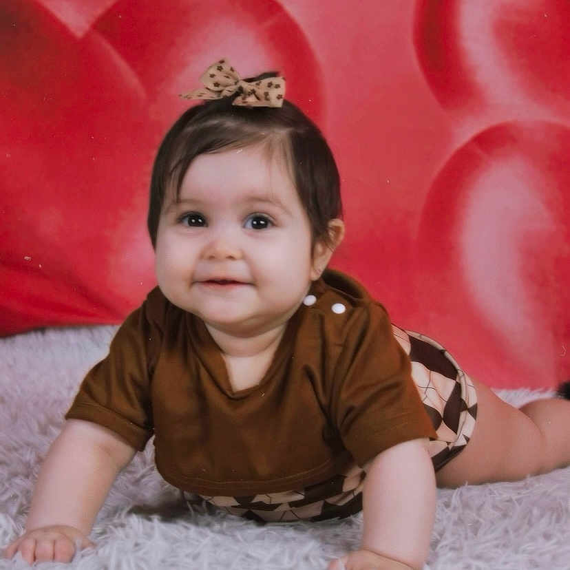 Alaia is registered to the contest to win money with this photo: accessories, baby, babycrawling, bodypart, clothing, crawling, dress, face, happy, head, jewelry, necklace, newborn, pants, person, photography, portrait, sitting, smile, t_shirt