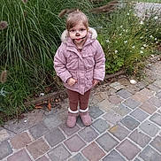 Rose participe au concours pour gagner de l'argent avec cette photo : child, face_paint, pink_coat, boots, outdoor, grass, flowers, cobblestone, path, autumn, nature, person, cute, winter_clothing, young, playful, holiday, scenery, portrait, casual