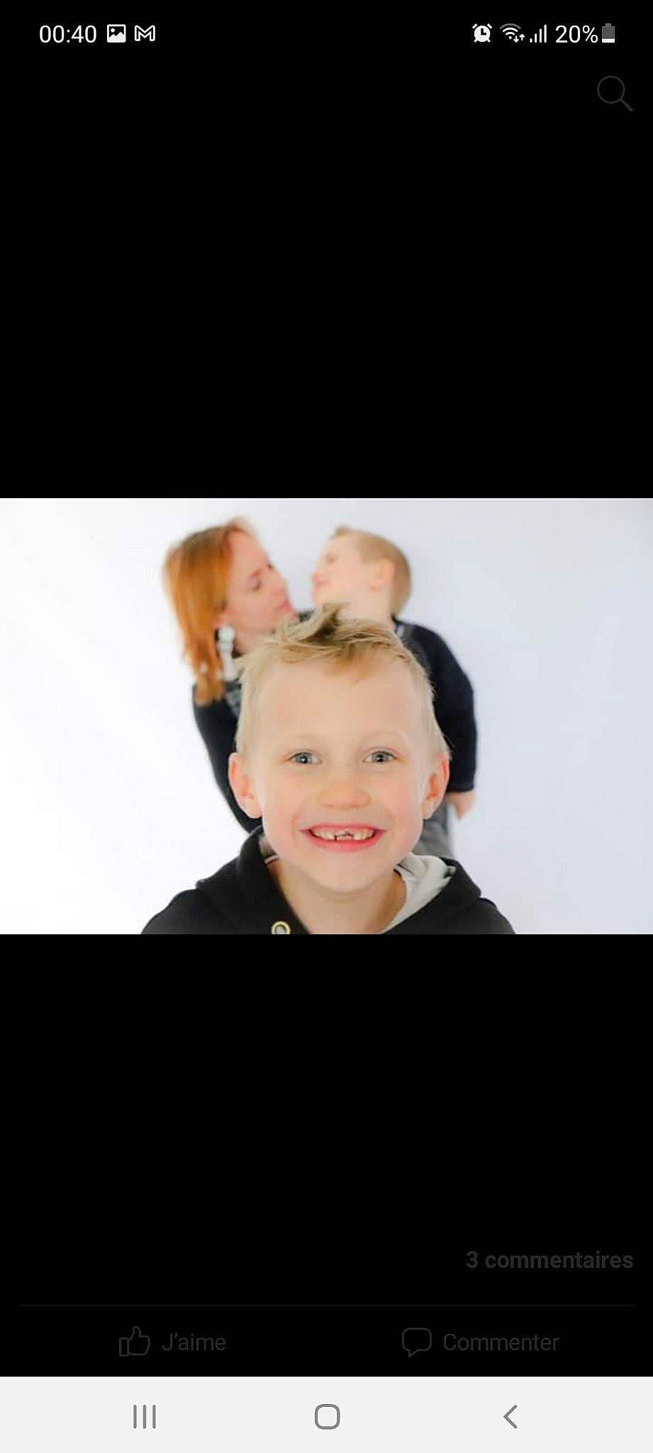 Noë participe au concours pour gagner de l'argent avec cette photo : blurred, cheek, child, ear, event, eyelash, flash_photography, formal_wear, fun, gesture, happy, joy, laugh, makeover, person, portrait_photography, sitting, sleeve, smile, t_shirt