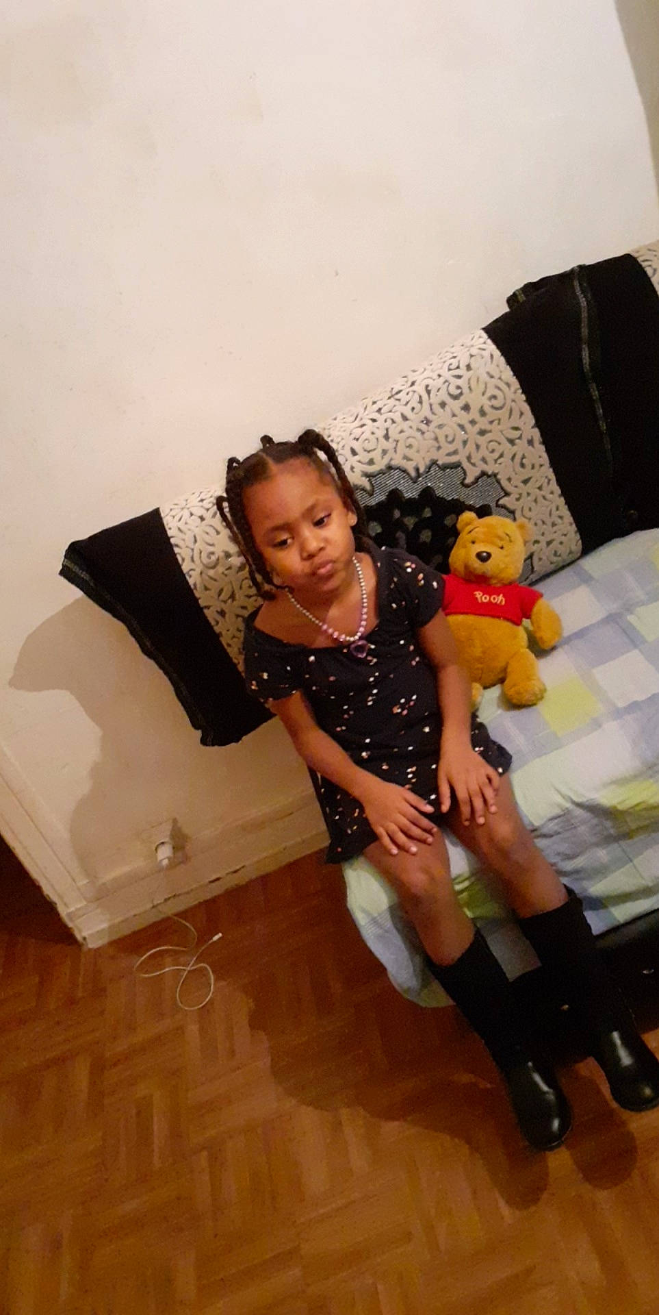 Kaily a rejoint le concours — aidez-le/la à gagner de superbes lots ! joint, knee, leg, person, photography, thigh