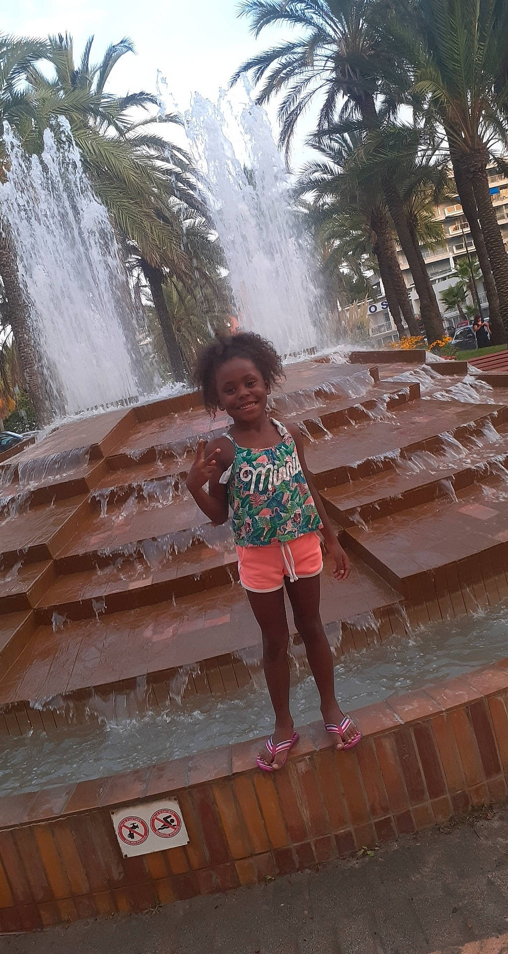 Kaily a rejoint le concours — aidez-le/la à gagner de superbes lots ! architecture, botany, fashion, hairstyle, happy, human, joy, leaf, leg, leisure, nature, person, skin, stairs, standing, temple, travel, tree, water, white