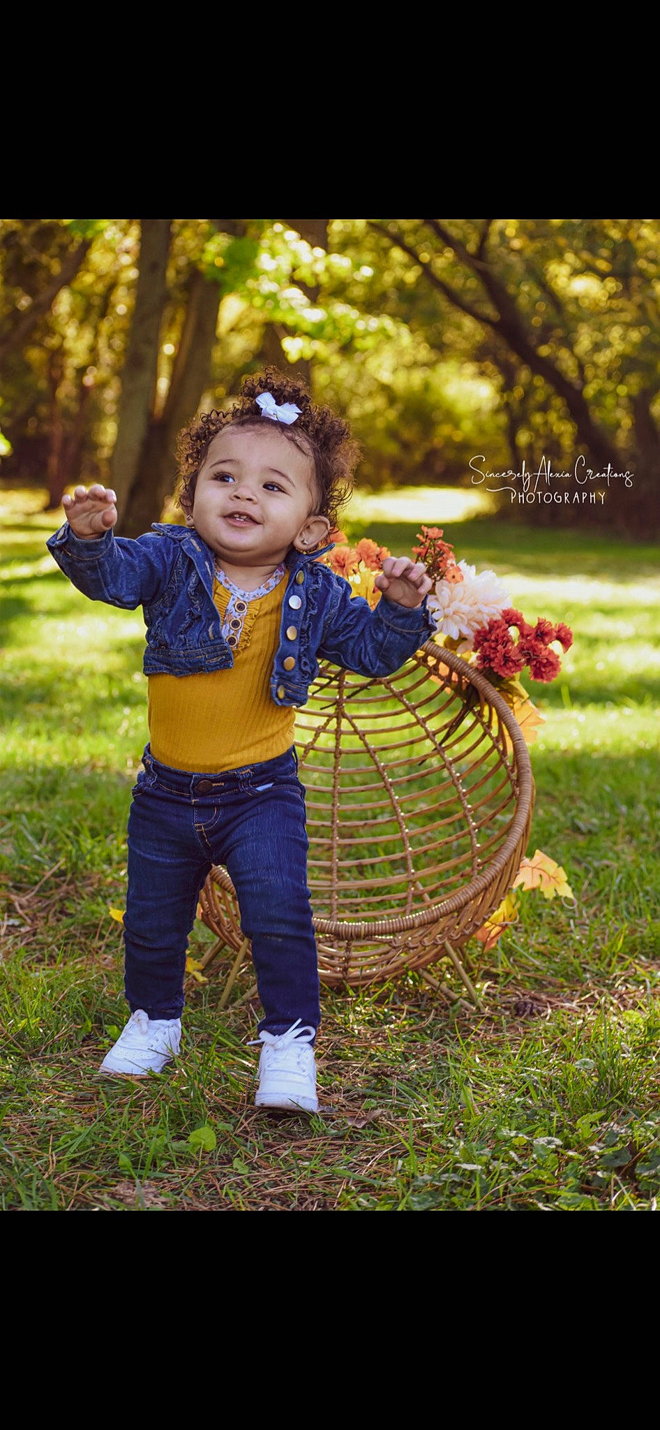 Khalena is registered to the contest to win money with this photo: baby, baby_toddler_clothing, basket, child, electric_blue, fun, garden, grass, grassland, happy, joy, leaf, leisure, pattern, people_in_nature, person, plant, recreation, sitting, toddler