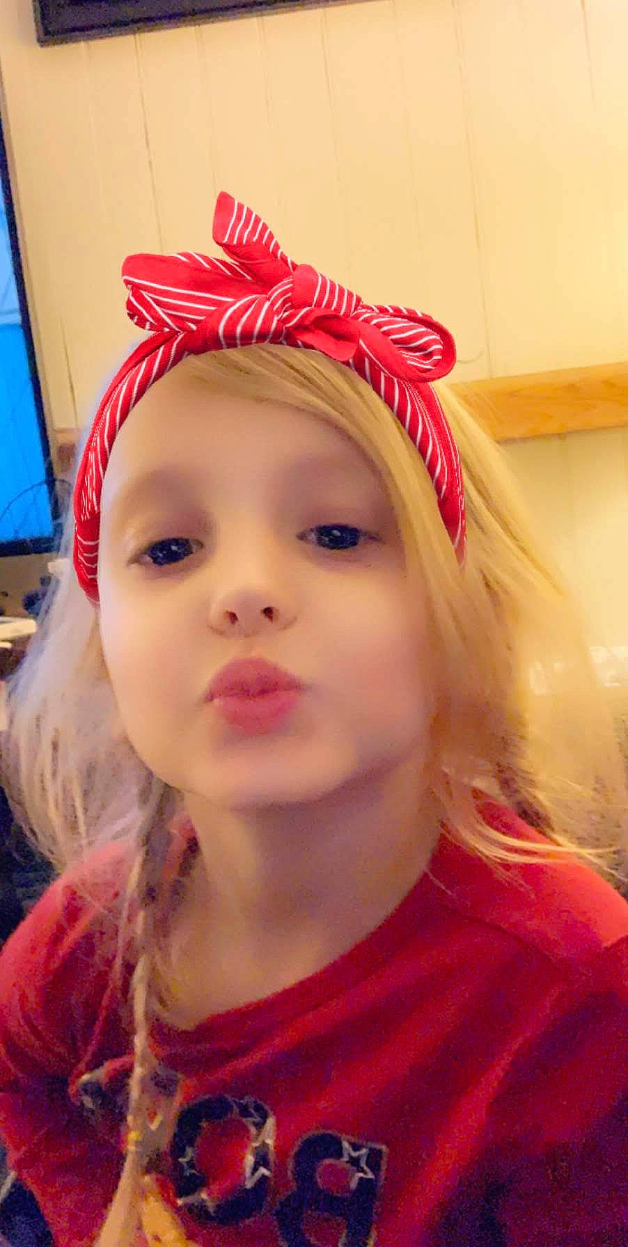 Quinne is registered to the contest to win money with this photo: cheek, child, child_model, ear, fashion_accessory, forehead, hair, hair_accessory, hair_coloring, headband, headgear, lip, person, pink, toddler