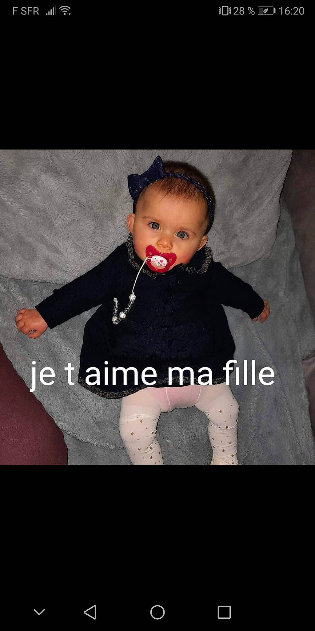 Eleanna a rejoint le concours — aidez-le/la à gagner de superbes lots ! baby, baby_toddler_clothing, beauty, dress, eye, face, fashion, flash_photography, flooring, formal_wear, happy, knee, neck, outerwear, person, skin, sleeve, sportswear, t_shirt, textile