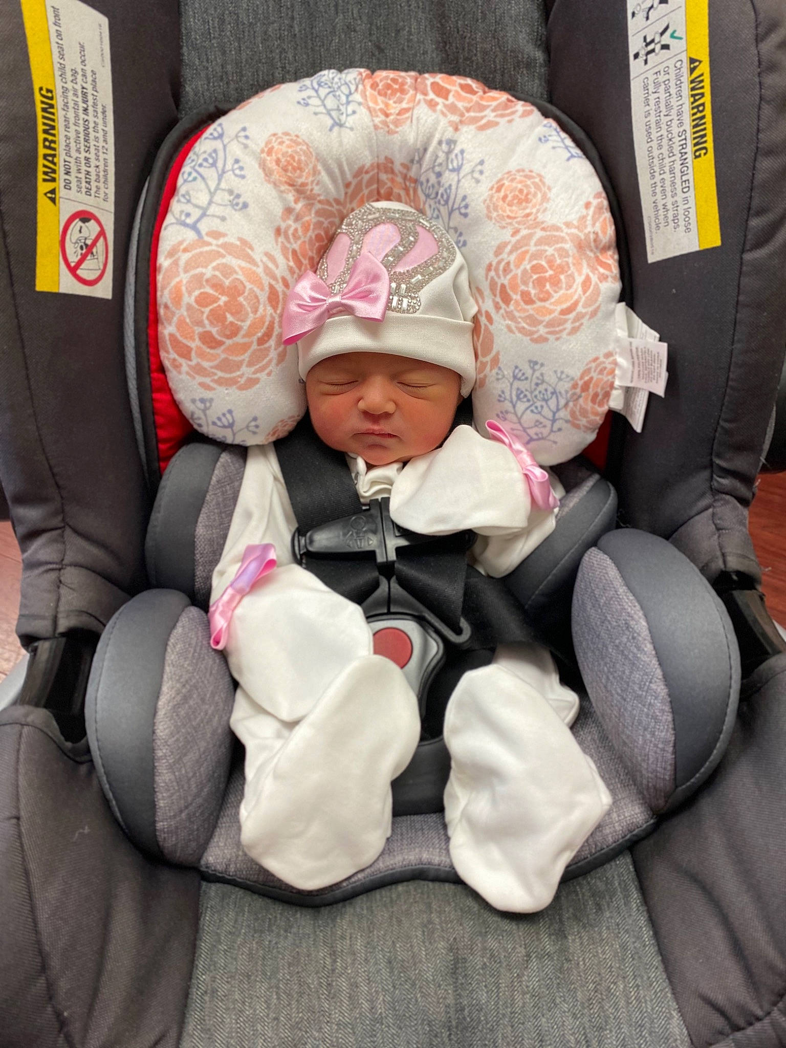 Saylin is registered to the contest to win money with this photo: auto_part, baby, baby_in_car_seat, baby_products, car_seat, car_seat_cover, child, comfort, headwear, person, seat_belt, toddler