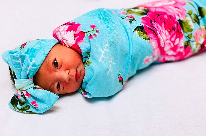 Saylin is registered to the contest to win money with this photo: baby, baby_toddler_clothing, beanie, bonnet, cap, child, fashion_accessory, hair_accessory, headgear, headwear, person, photography, pink, product, toddler, turquoise