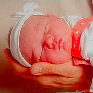 Lola participe au concours pour gagner de l'argent avec cette photo :
