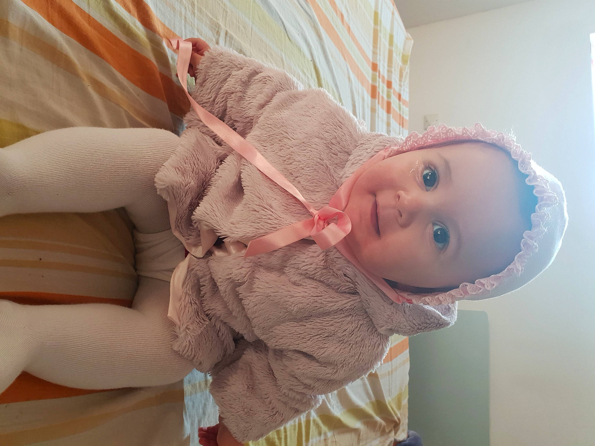 Tatiana participe au concours pour gagner de l'argent avec cette photo : baby, baby_products, baby_toddler_clothing, cheek, chin, comfort, eye, facial_expression, fashion_accessory, human_body, iris, linens, lip, mouth, neck, nose, person, pink, skin, sleeve