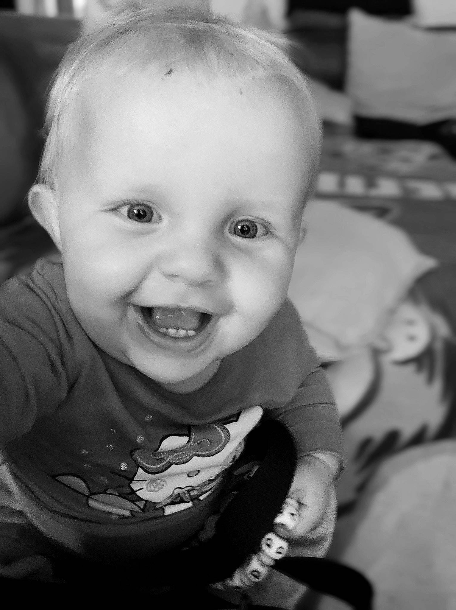 Maddy participe au concours pour gagner de l'argent avec cette photo : baby, black, black_and_white, cheek, chin, eye, eyebrow, flash_photography, happy, human_body, iris, lip, mammal, mouth, nose, person, skin, sleeve, smile, style