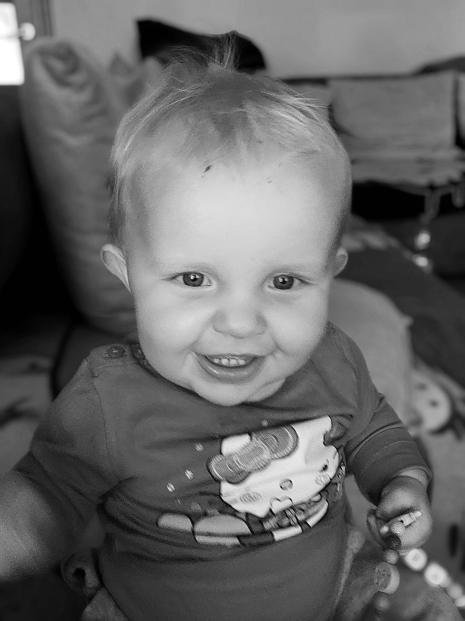 Maddy a rejoint le concours — aidez-le/la à gagner de superbes lots ! baby, baby_toddler_clothing, black, black_and_white, cheek, child, eye, eyebrow, flash_photography, fun, happy, head, iris, joy, monochrome, monochrome_photography, person, skin, smile, style